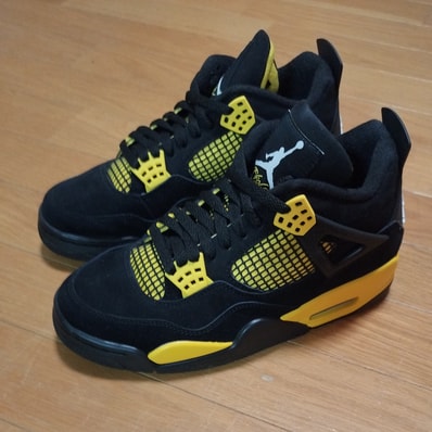 Nike Air Jordan 4 Retro "Thunder"(2023)