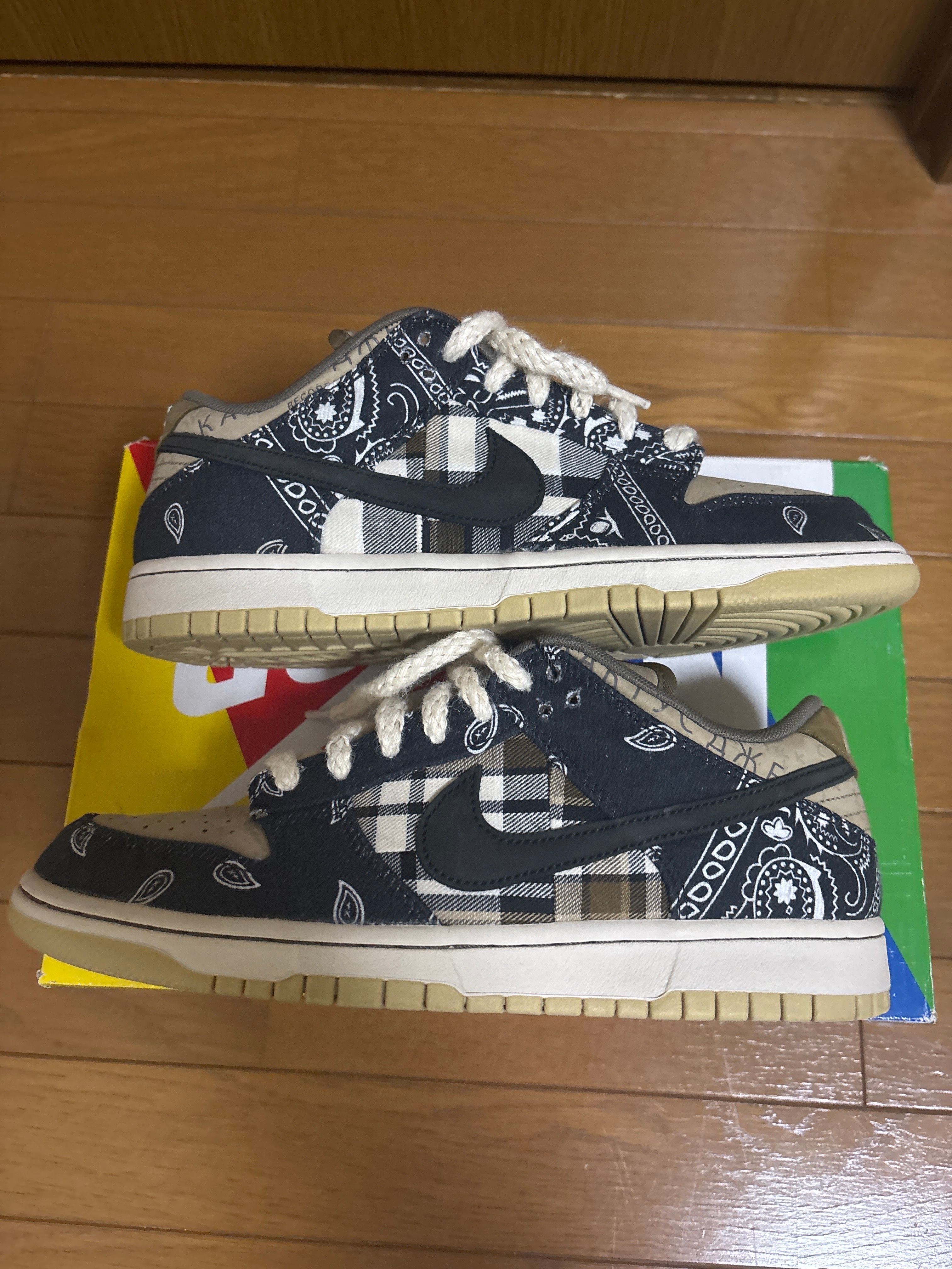 Travis Scott × Nike SB Dunk Low "Black/Parachute Beige"