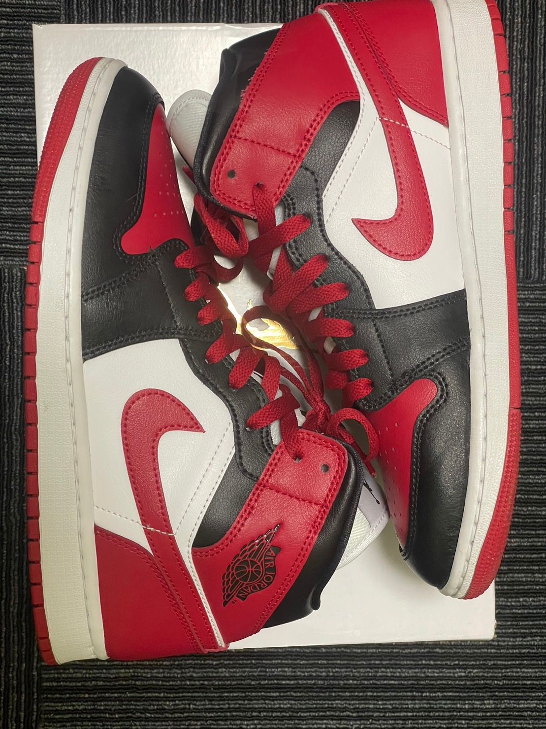 Nike Women's Air Jordan 1 Mid "Bred Toe"