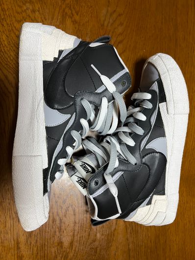 sacai × NIKE BLAZER MID "BLACK/WOLF GREY/WHITE"