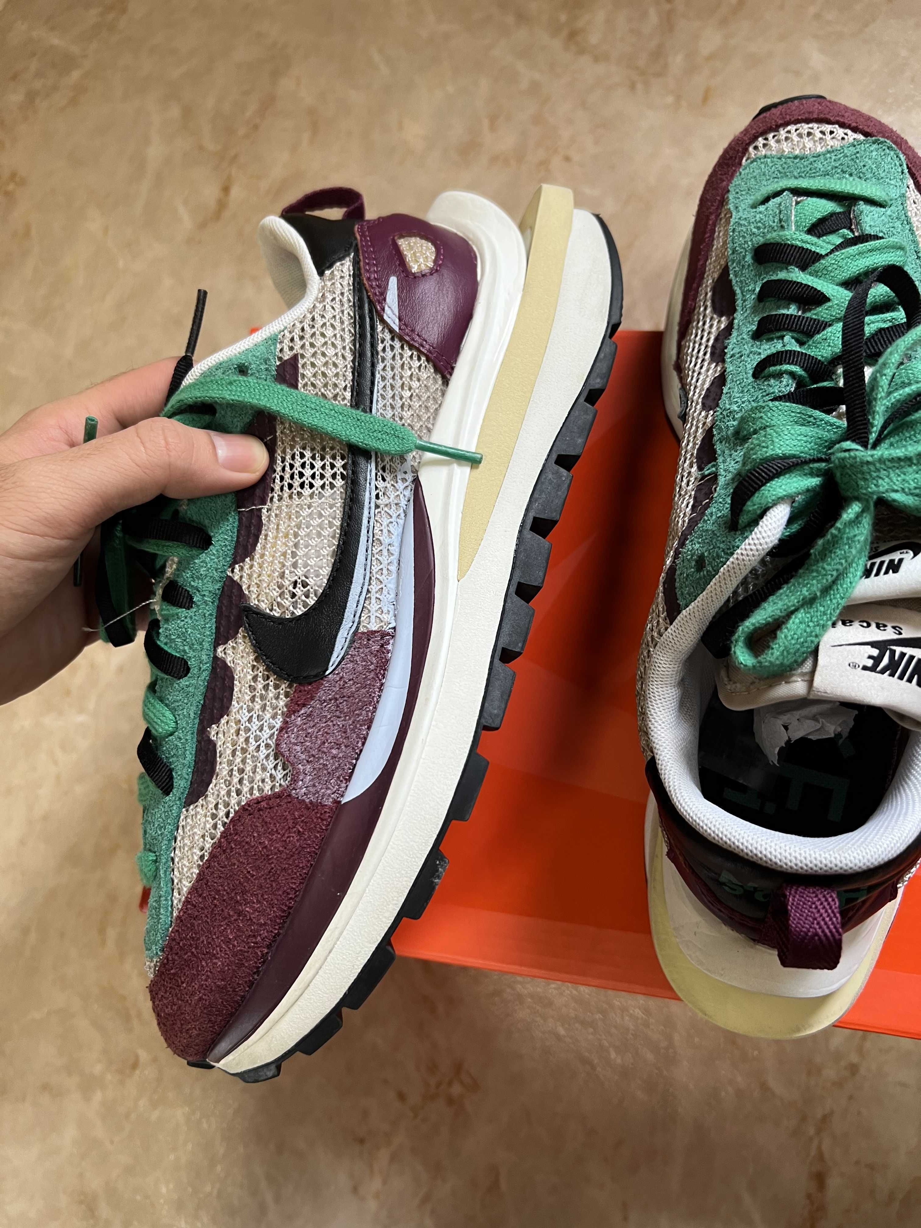 sacai × Nike Vapor Waffle "String/Red/Green"