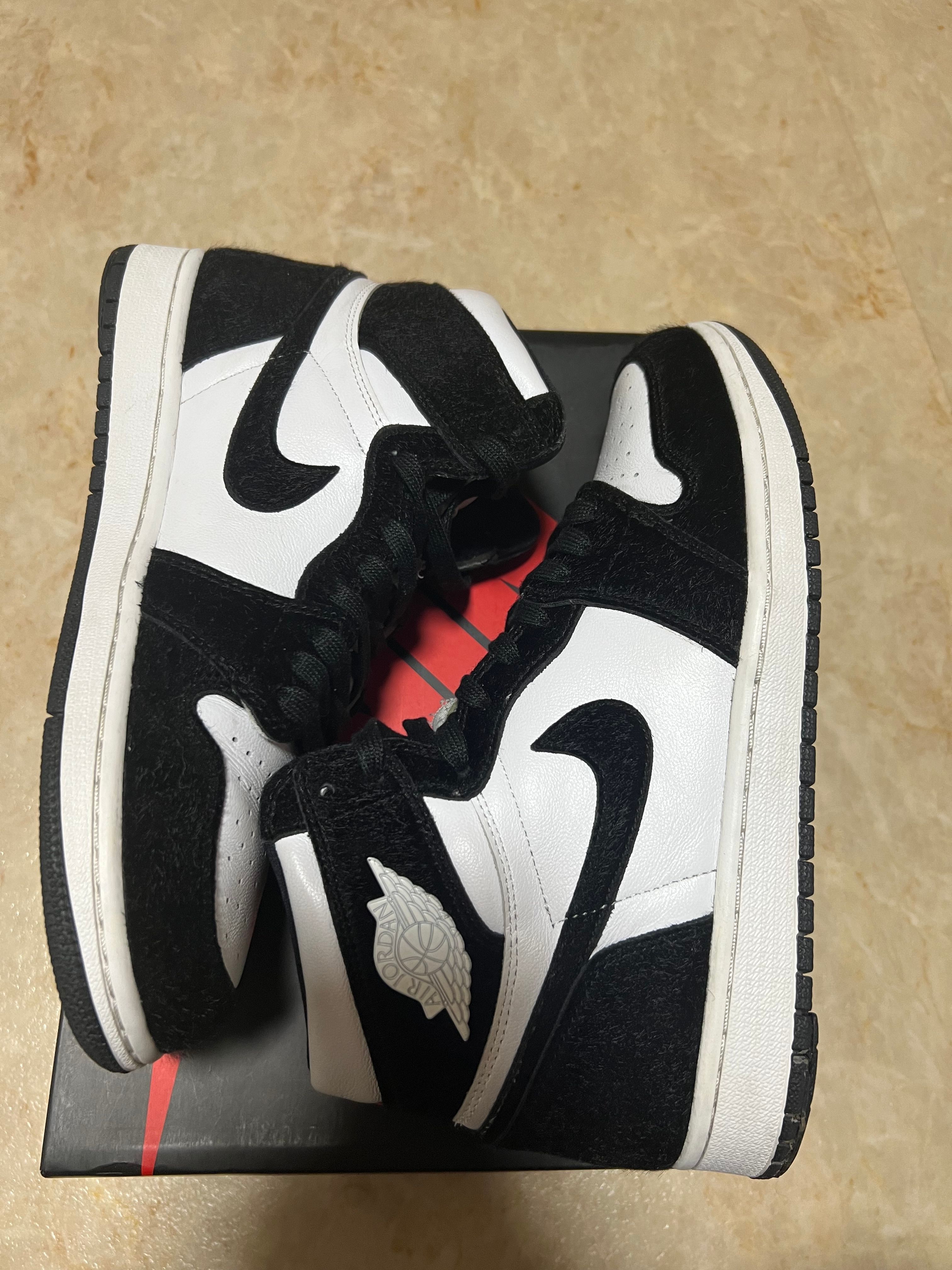 Nike Women's Air Jordan 1 Retro High OG "Black/White"