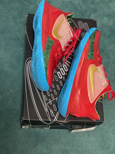 NIKE KYRIE SPONGEBOB COLLECTION MR. KRABS