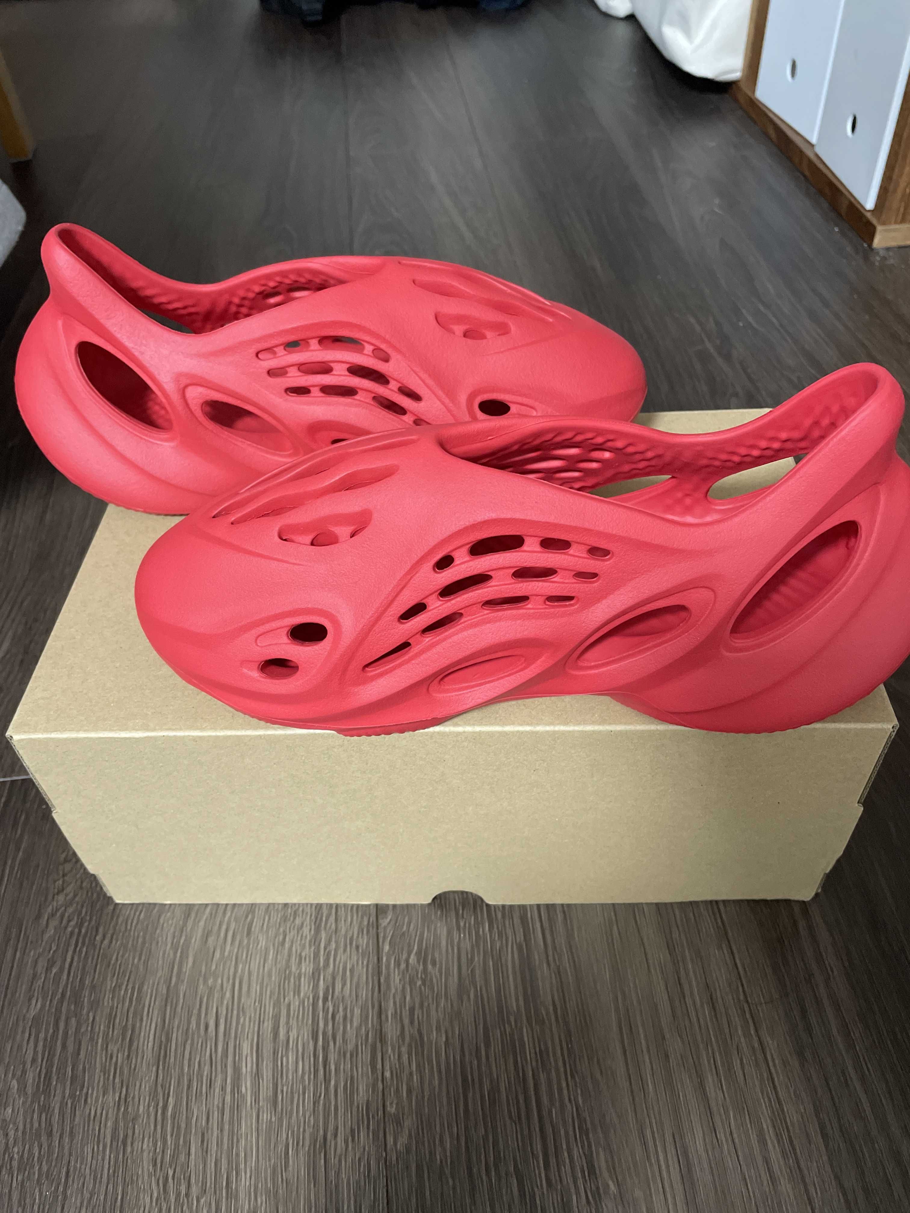 adidas YEEZY Foam Runner "Vermilion"