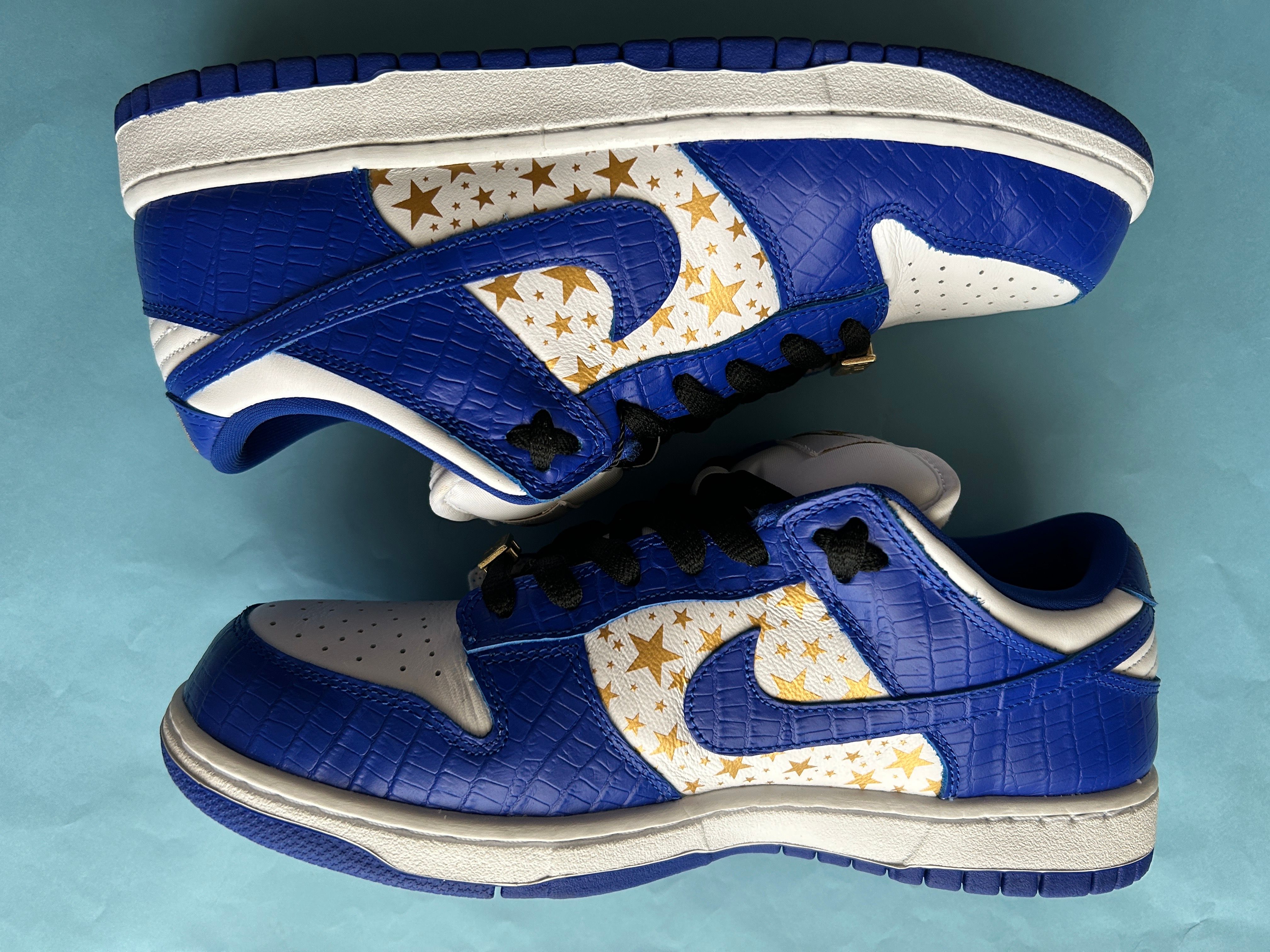 Supreme × Nike SB Dunk Low OG QS Gold Stars "White/Hyper Blue"