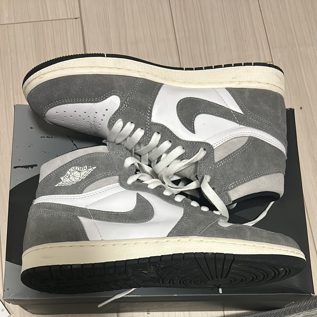 Nike Air Jordan 1 Retro High OG "Black and Smoke Grey"