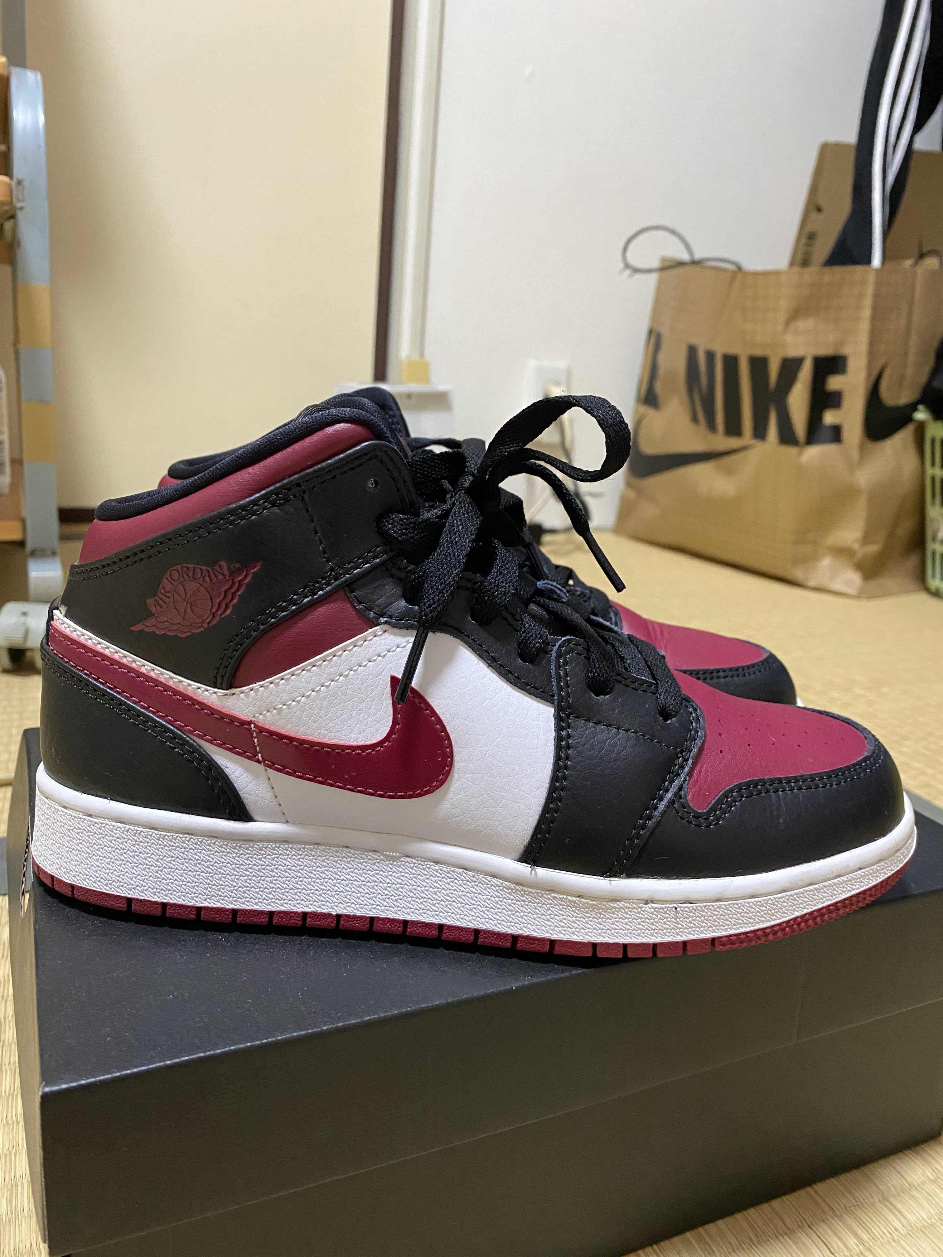 NIKE AIR JORDAN 1 MID GS "BLACK/RED/WHITE"
