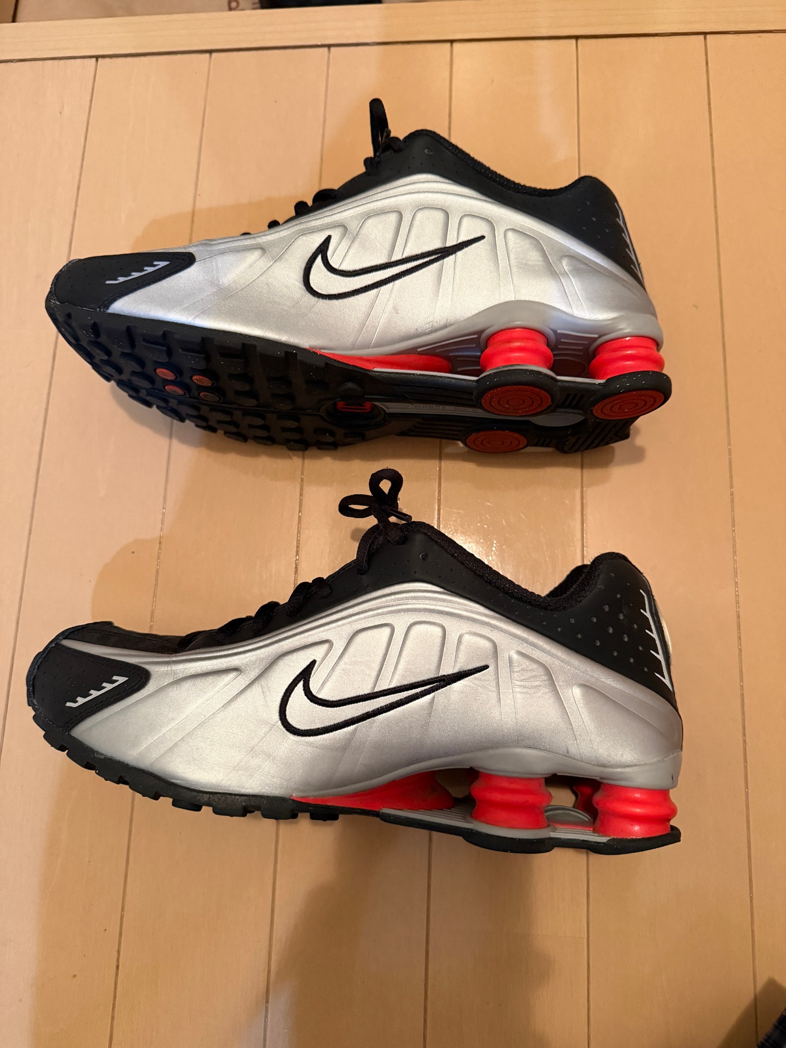 Nike Shox R4 "Metallic Silver/Red" (2024) HQ1988-002