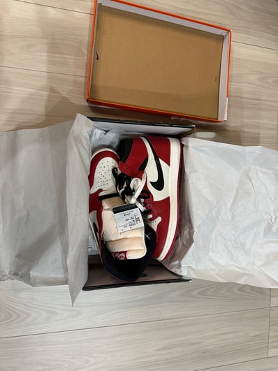 Nike Air Jordan 1 High OG "Lost & Found/Chicago"