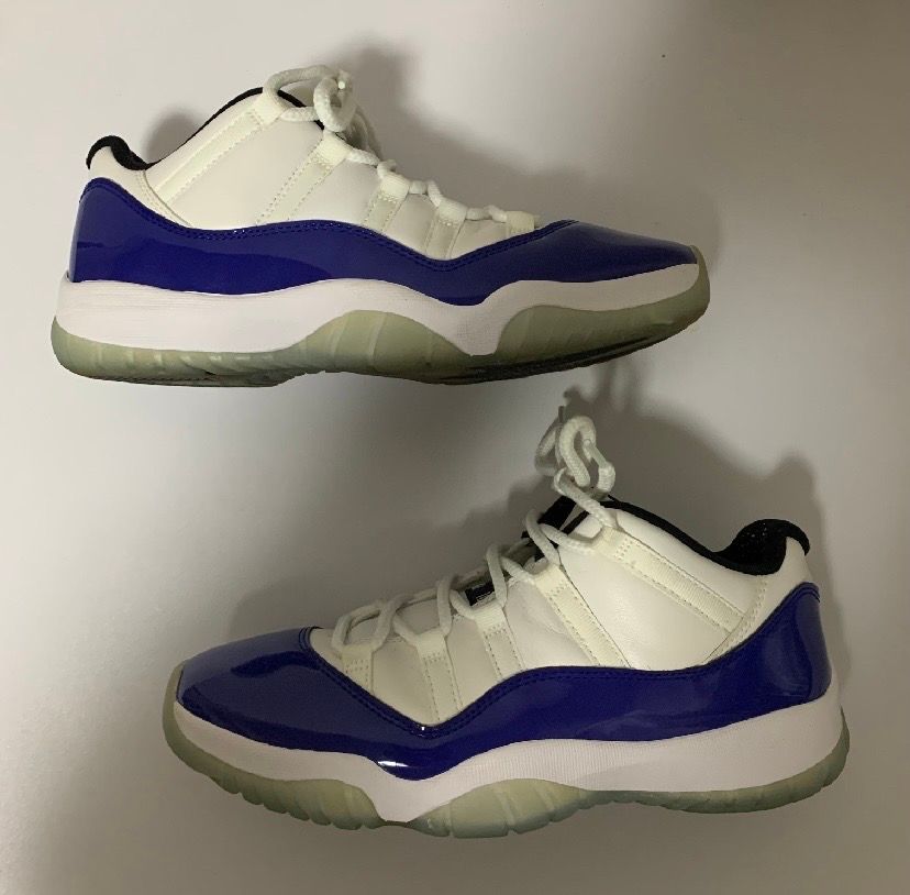 NIKE Women's AIR JORDAN 11 LOW "CONCORD SKETCH"