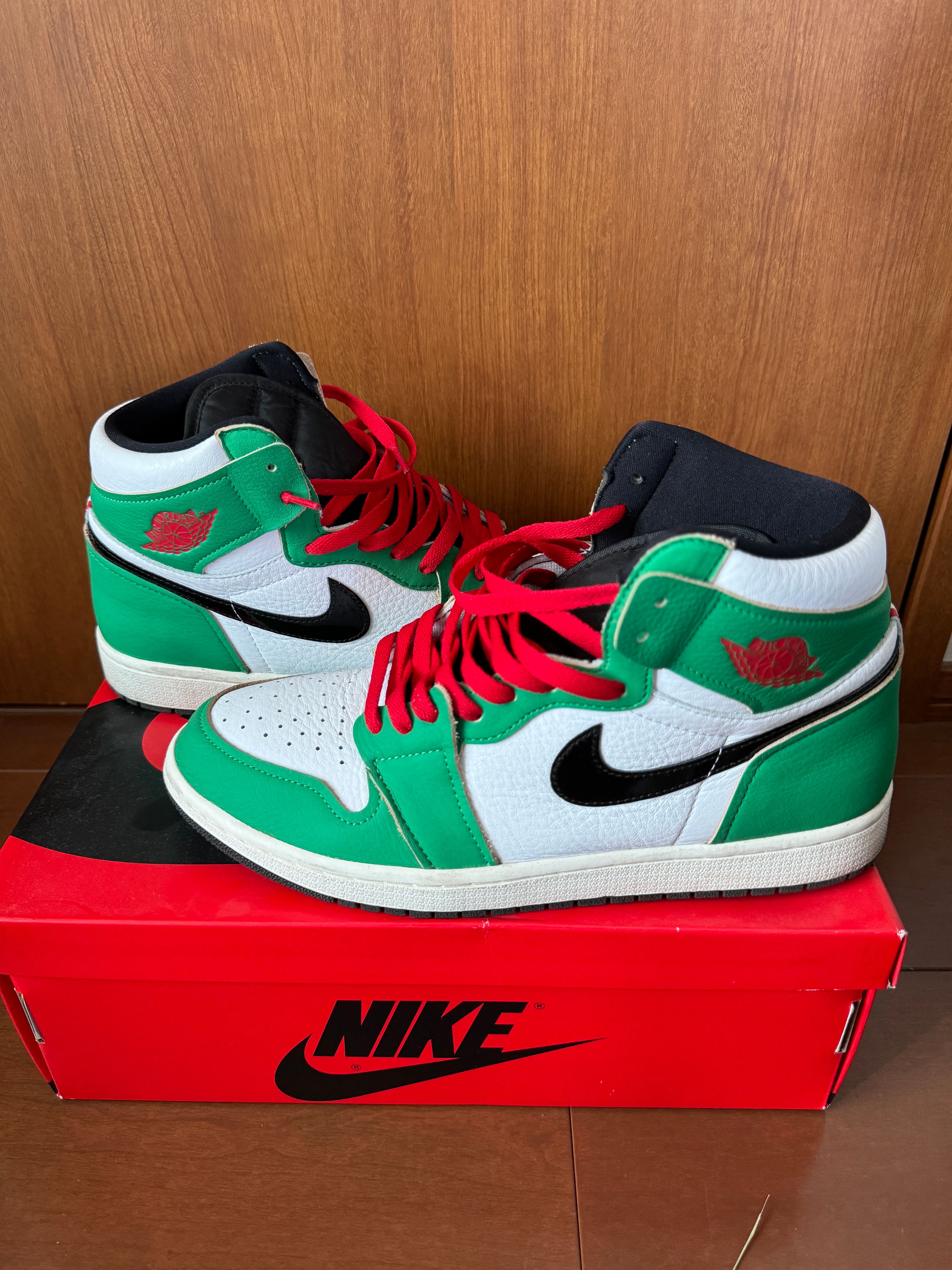 Nike Women's Air Jordan 1 High OG "Lucky Green/White-Sail-Black"