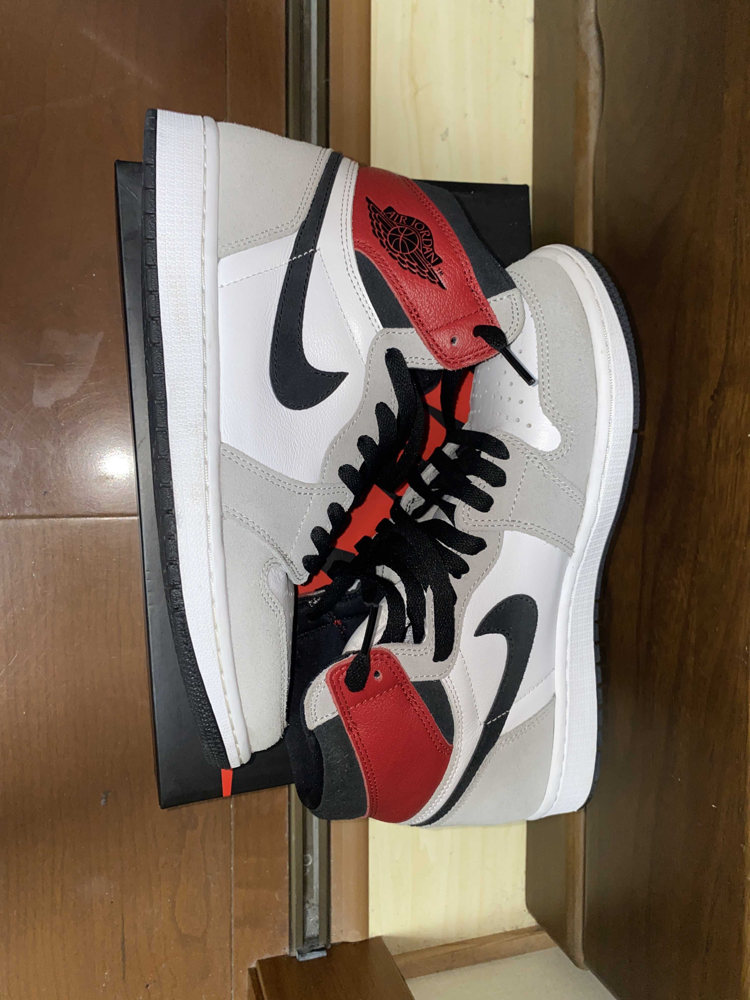Nike Air Jordan 1 High OG "White/Black/Light Smoke Grey"