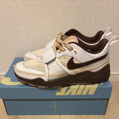 Travis Scott × Nike Zoom Field Jaxx "White and Light Chocolate"