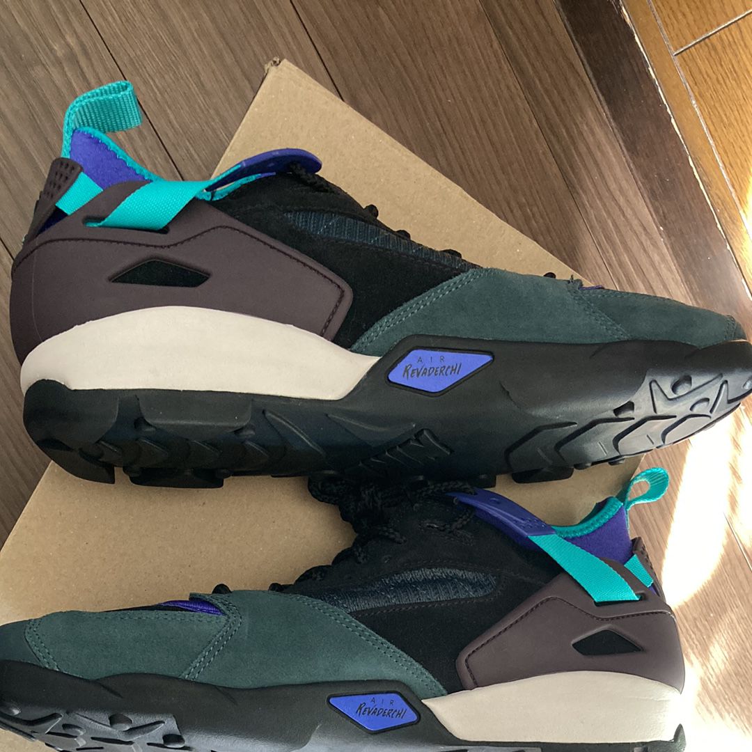 Nike ACG Air Revaderchi "Granite / Red Plum"