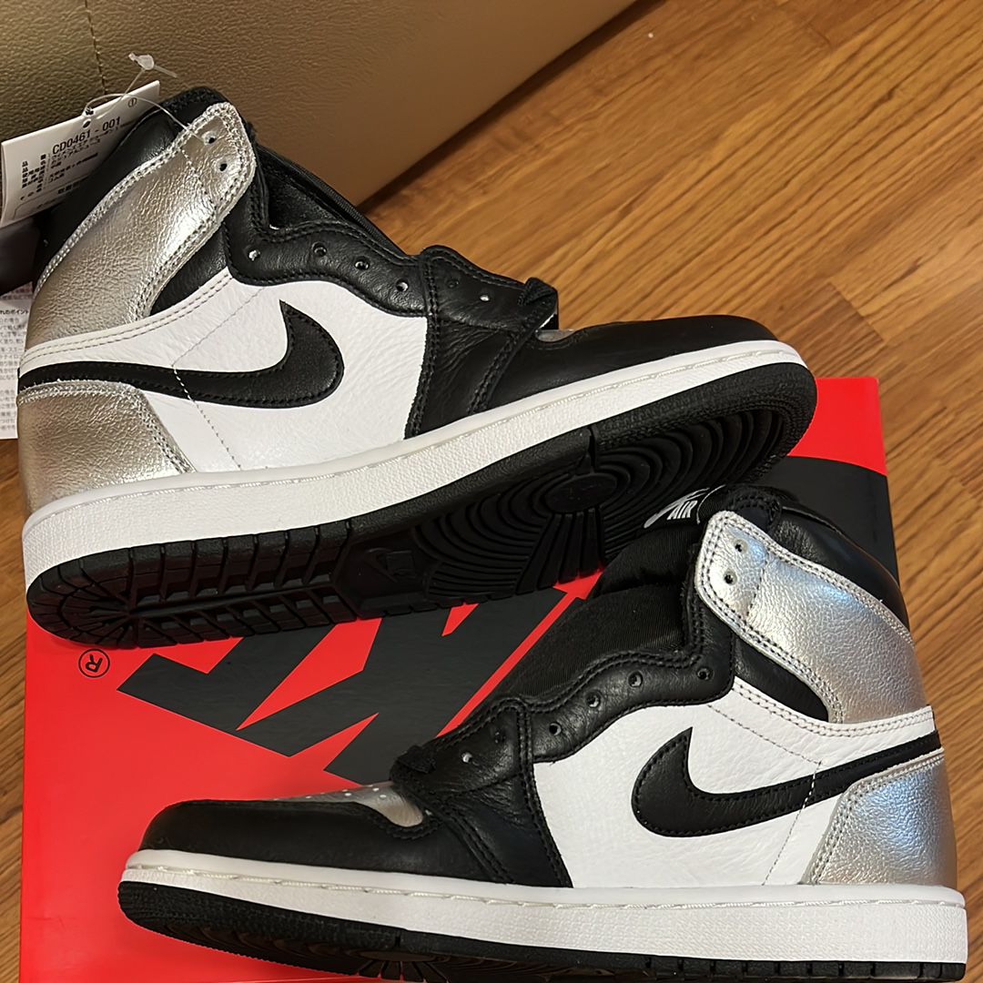 Nike Women's Air Jordan 1 Retro High OG "Silver Toe"