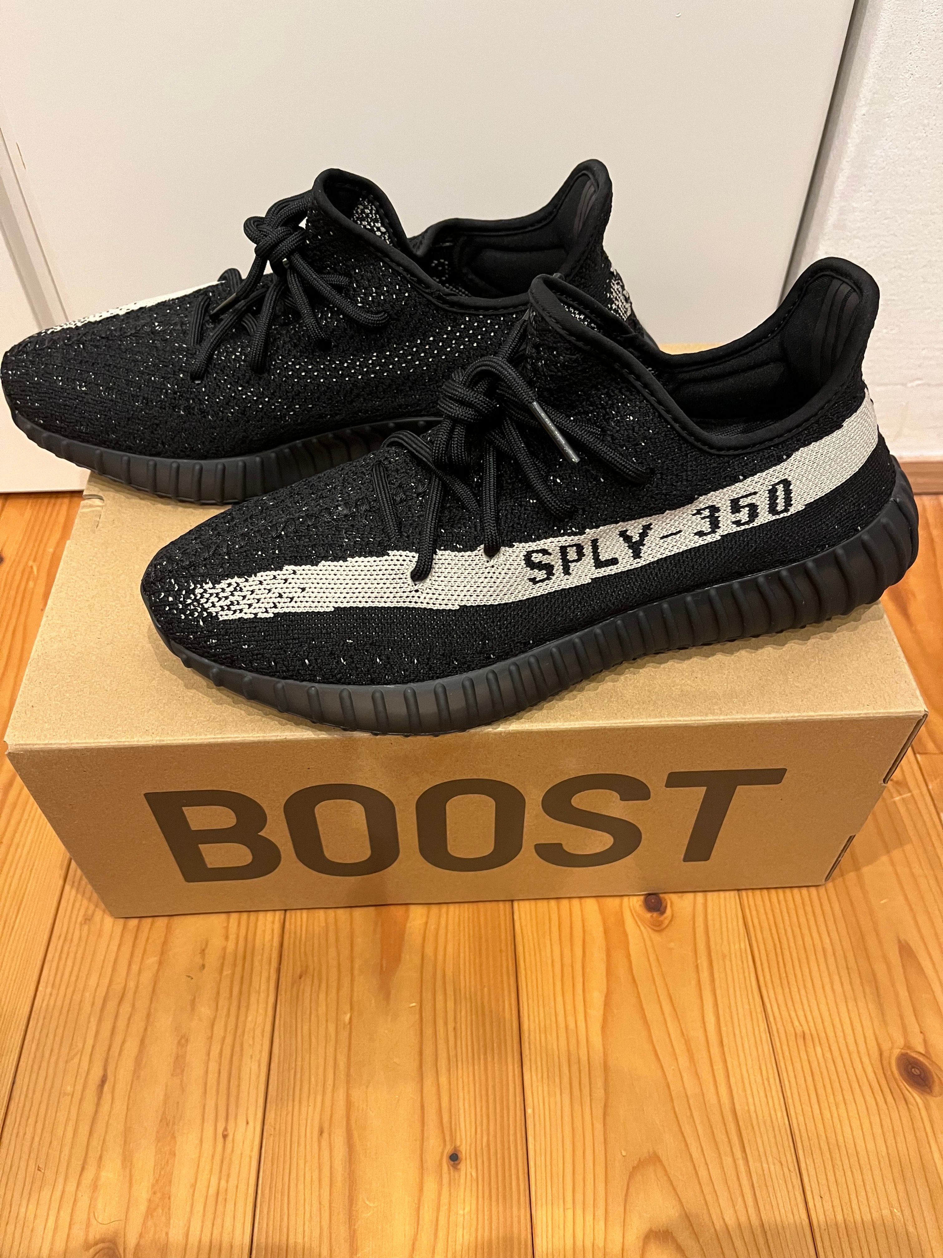 adidas YEEZY Boost 350 V2 "Oreo"