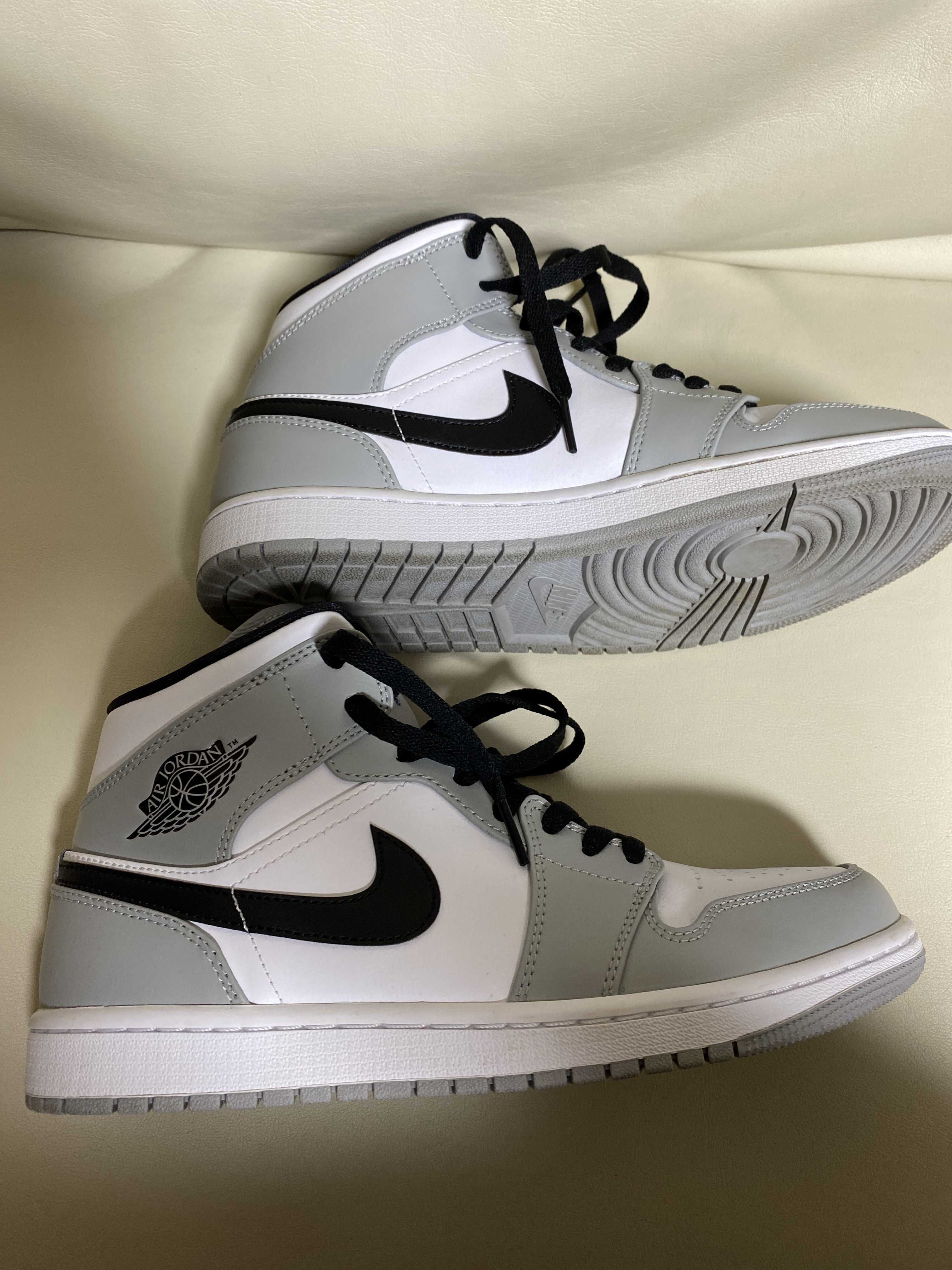 Nike Air Jordan 1 Mid "Light Smoke Grey/White/Black"