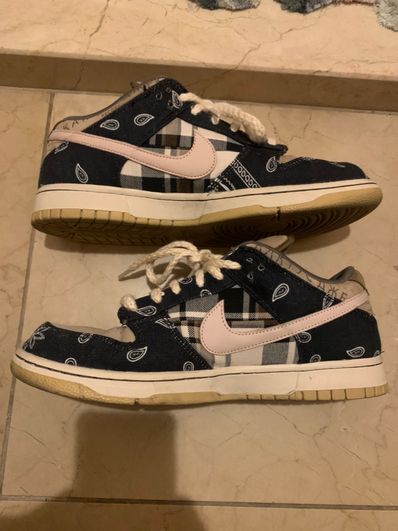 Travis Scott × Nike SB Dunk Low "Black/Parachute Beige"