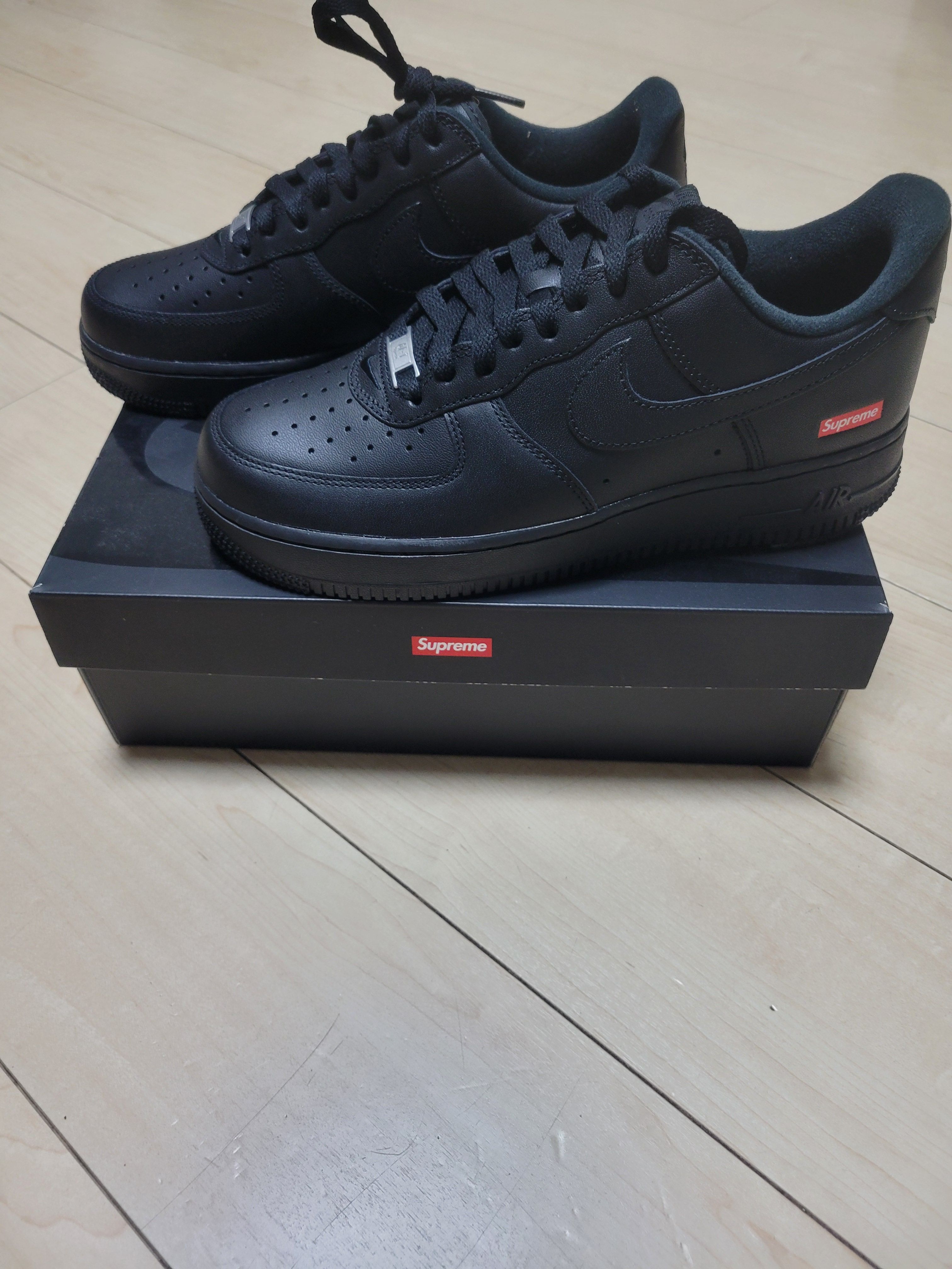 Supreme × Nike Air Force 1 Low "Black"