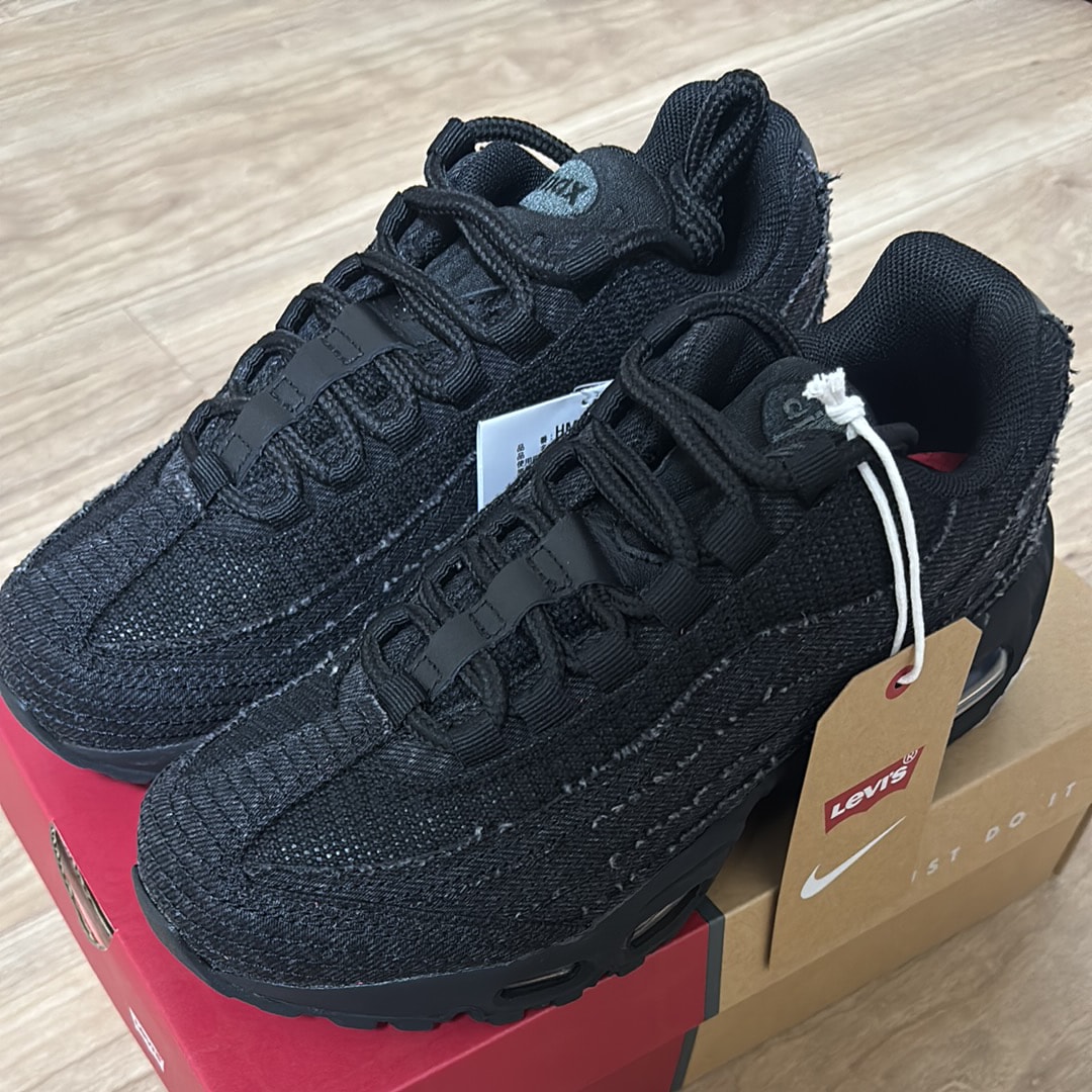Levi's × Nike Air Max 95 OG "Denim Black"