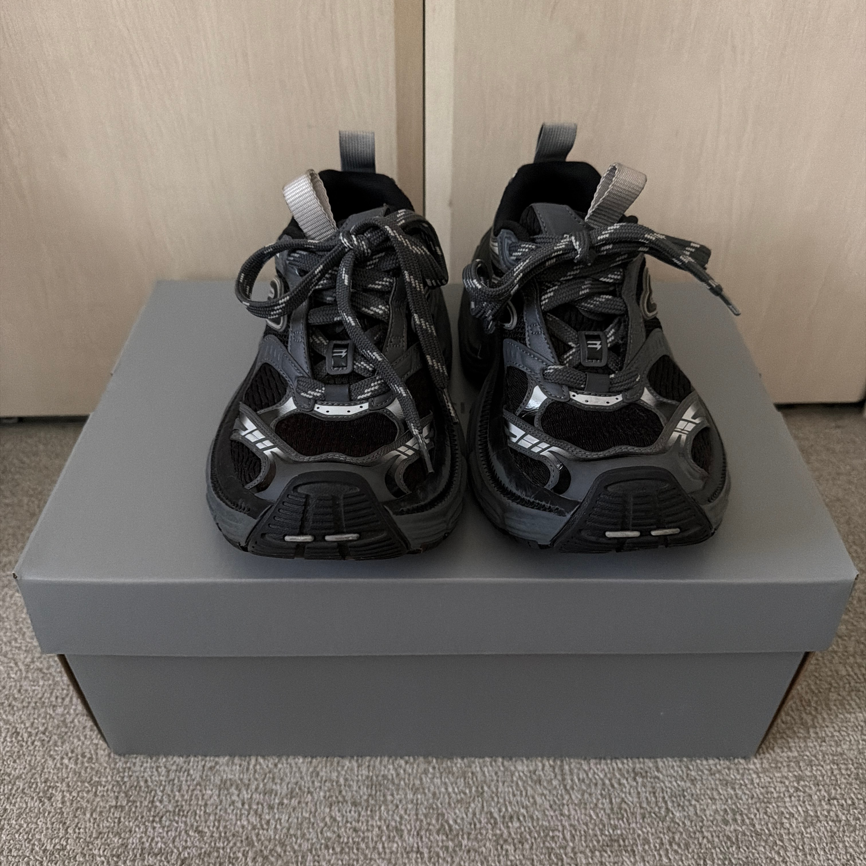 BALENCIAGA Women's 6XL Sneaker "Black/Grey"