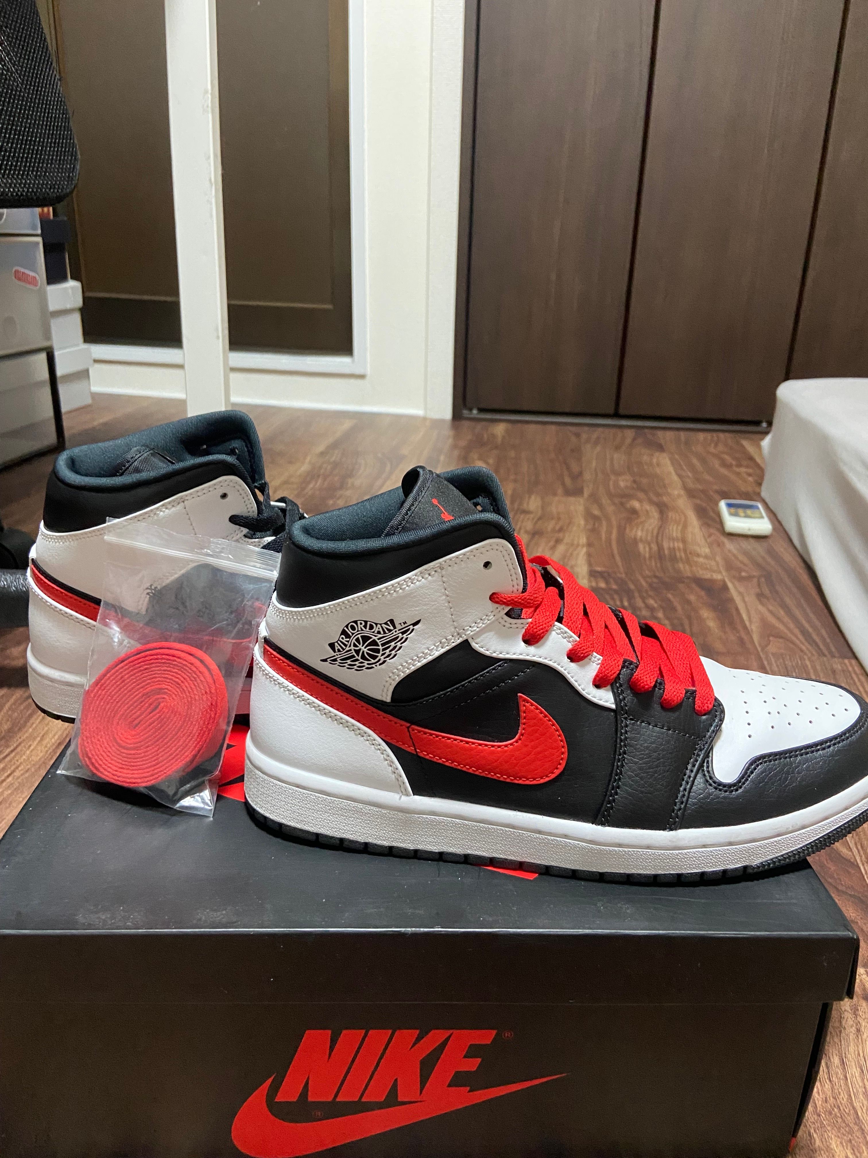 NIKE AIR JORDAN 1 MID "BLACK/CHILE RED/WHITE"