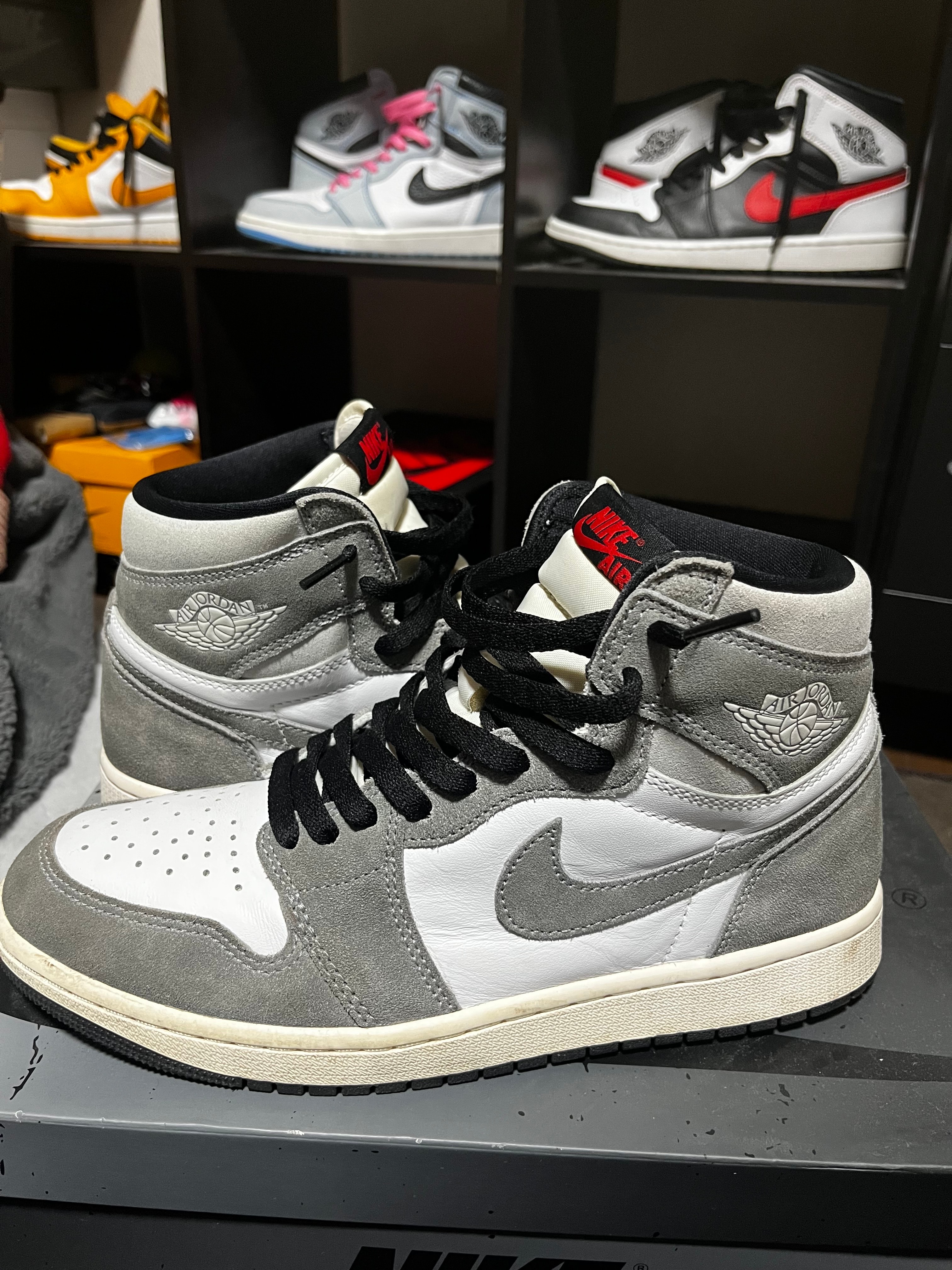 Nike Air Jordan 1 Retro High OG "Black and Smoke Grey"