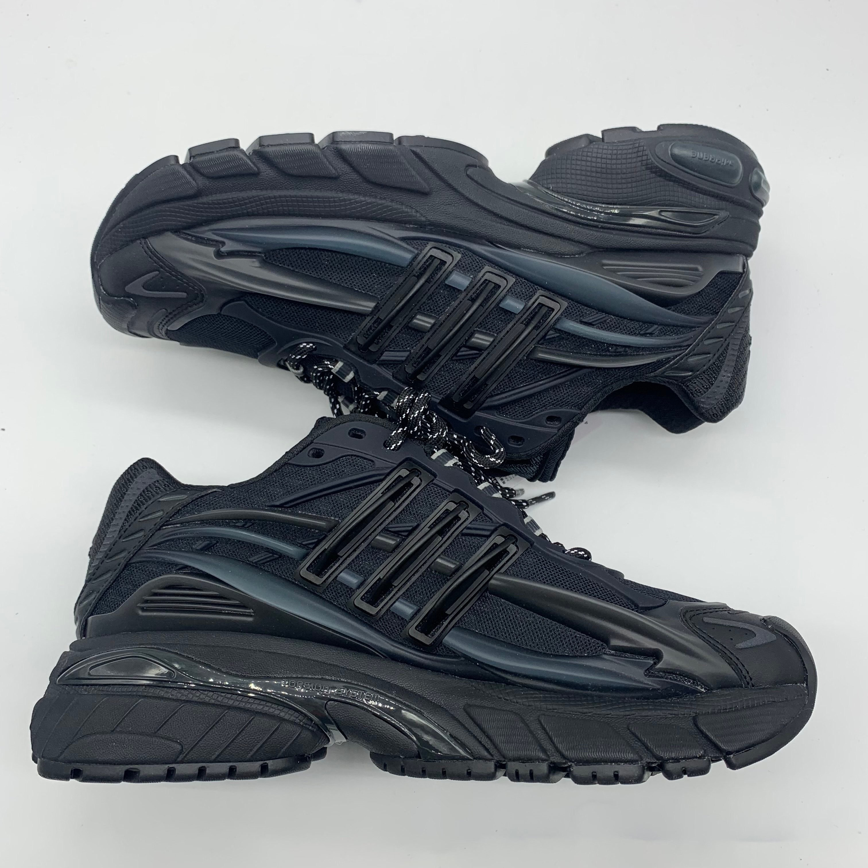 Pharrell Williams × adidas Jellyfish "Carbon/Core Black"