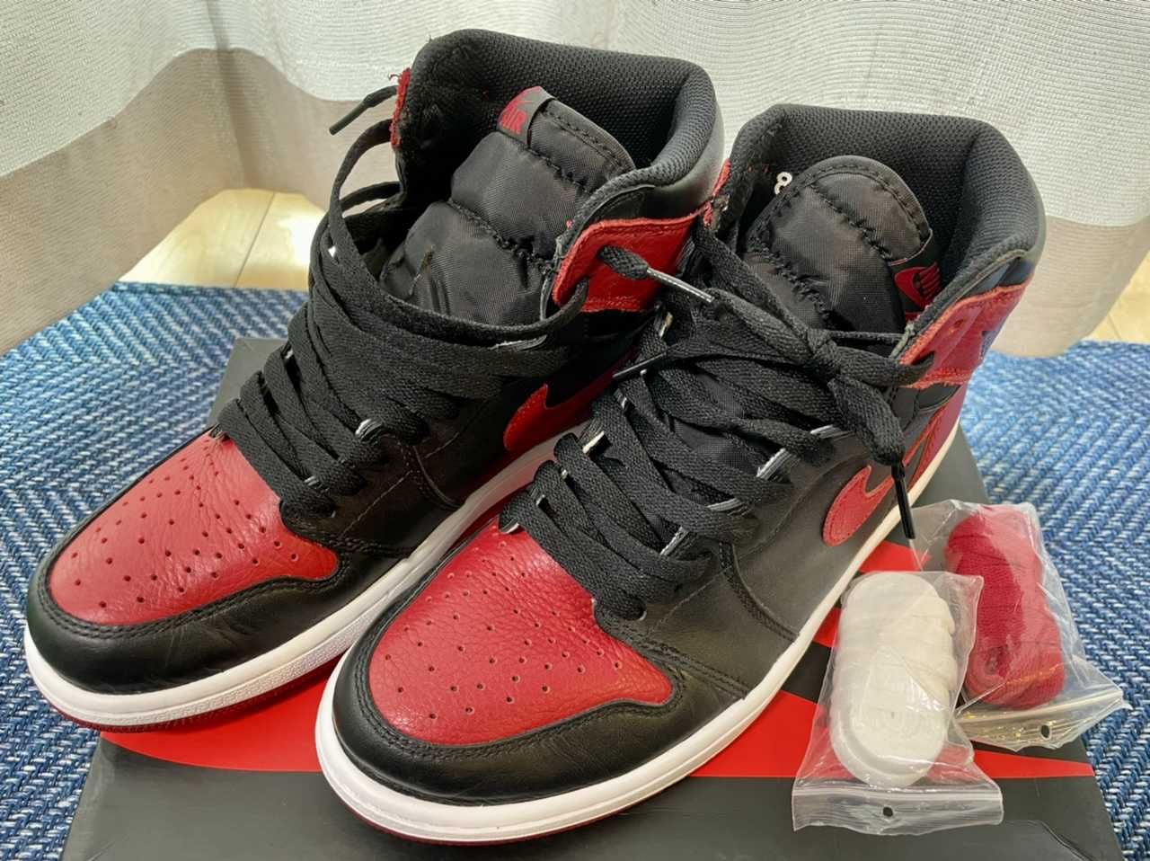 Nike Air Jordan 1 Retro High OG "Bred/Banned" (2016)