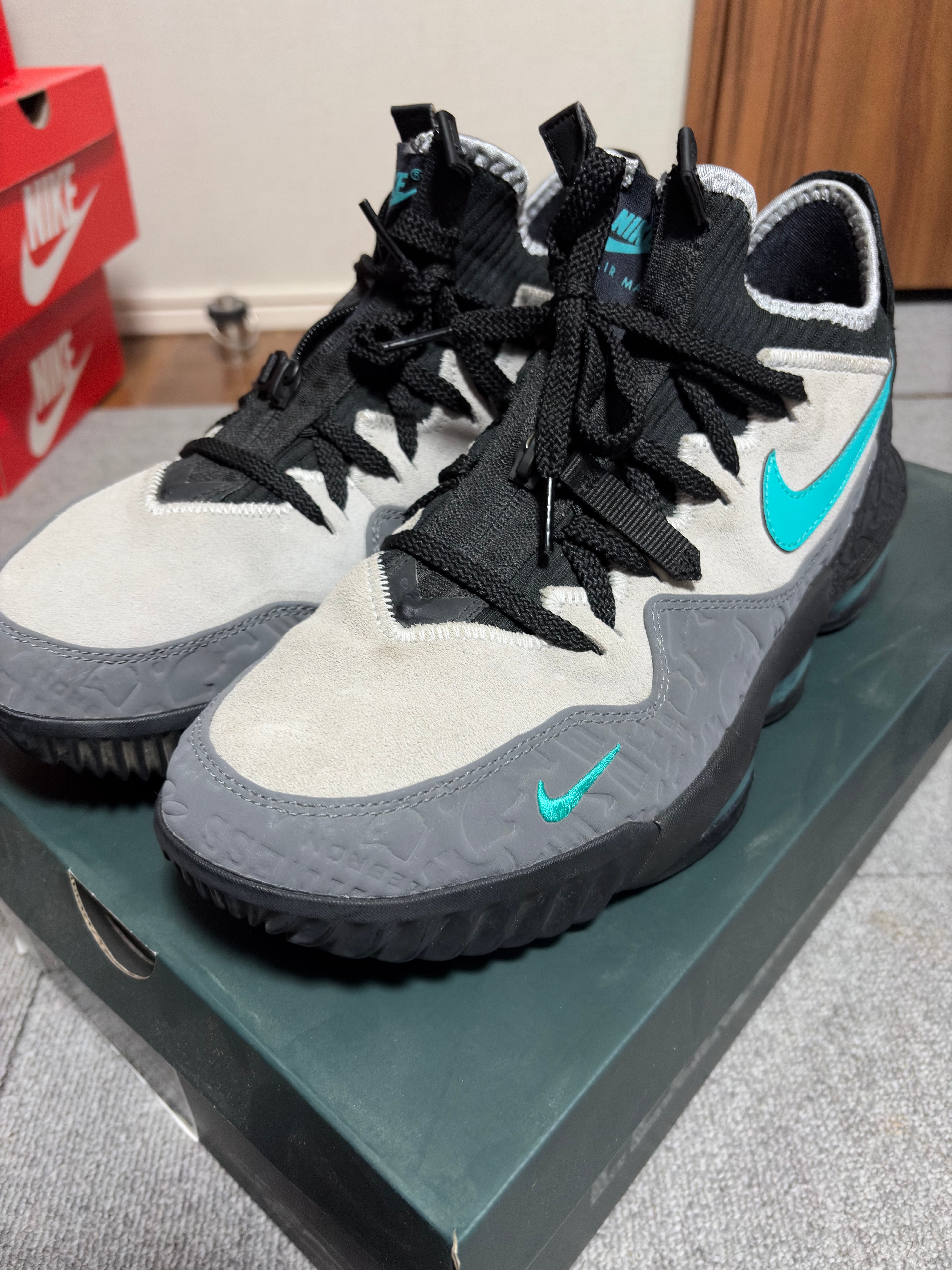 アトモス × ナイキ レブロン16 "クリアジェイド"