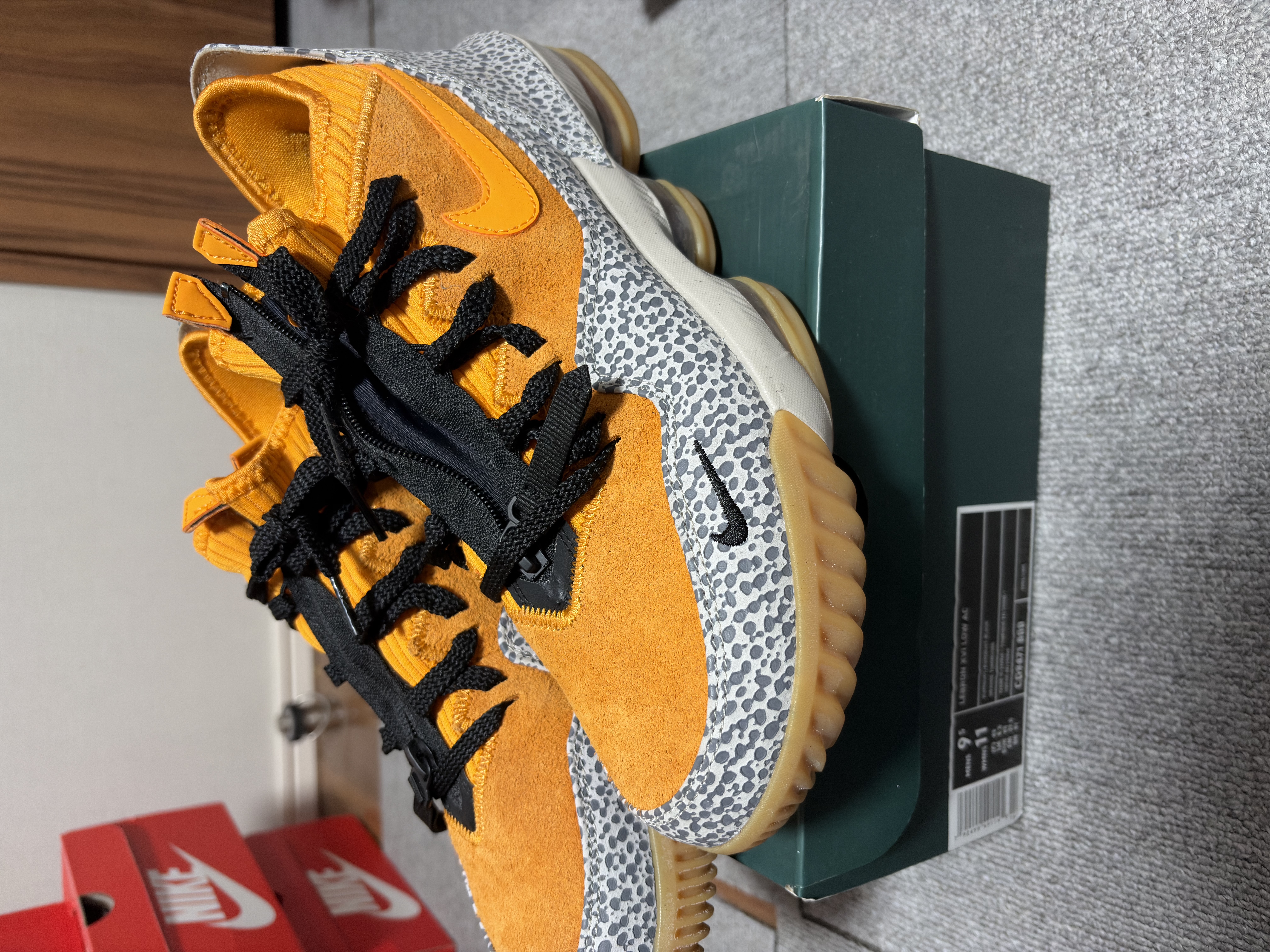 レブロン16(LEBRON 16)/ナイキ 人気の新作を安心売買【スニーカーダンク】