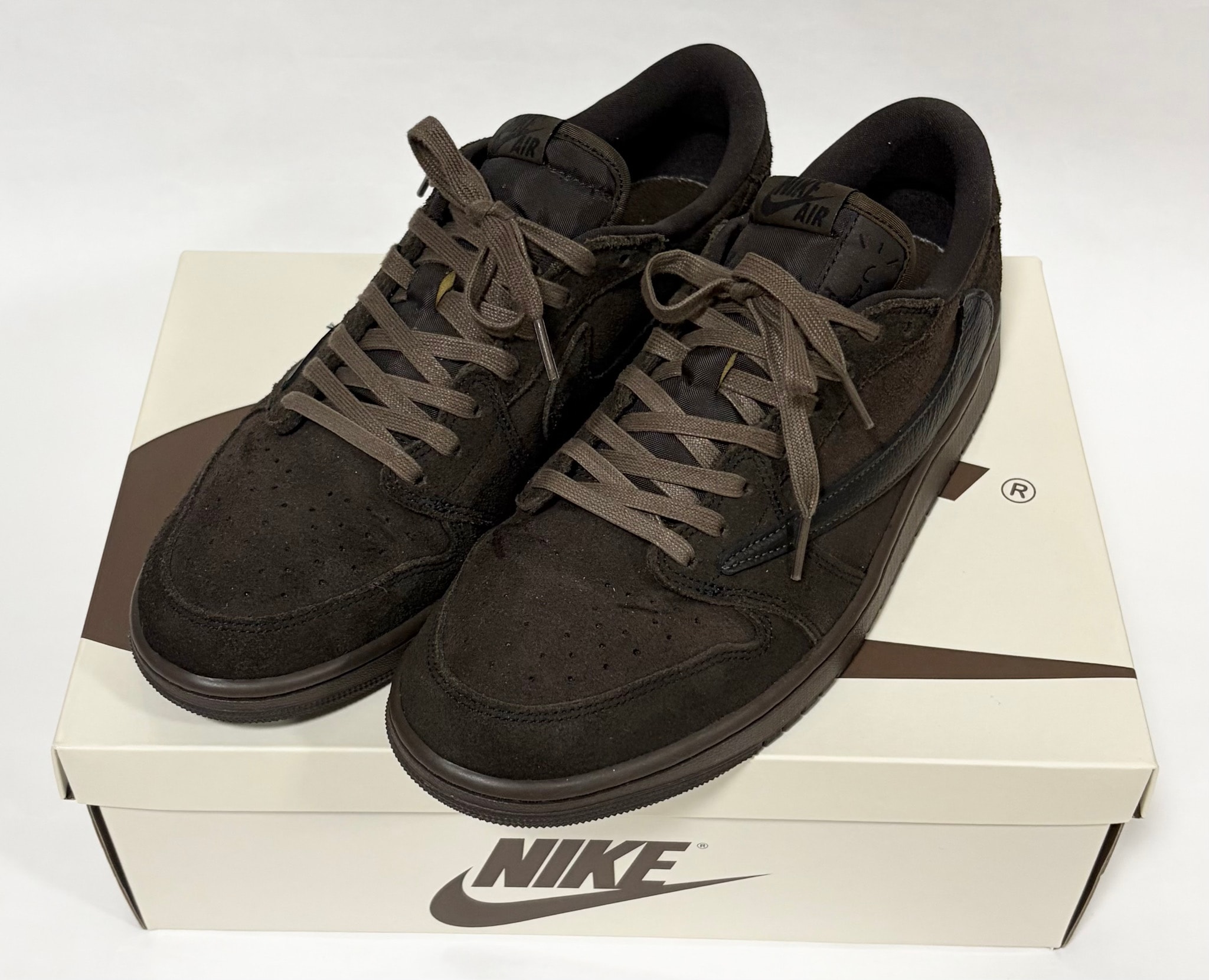 Travis Scott × Nike Air Jordan 1 Low OG SP "Velvet Brown and Dark Mocha"