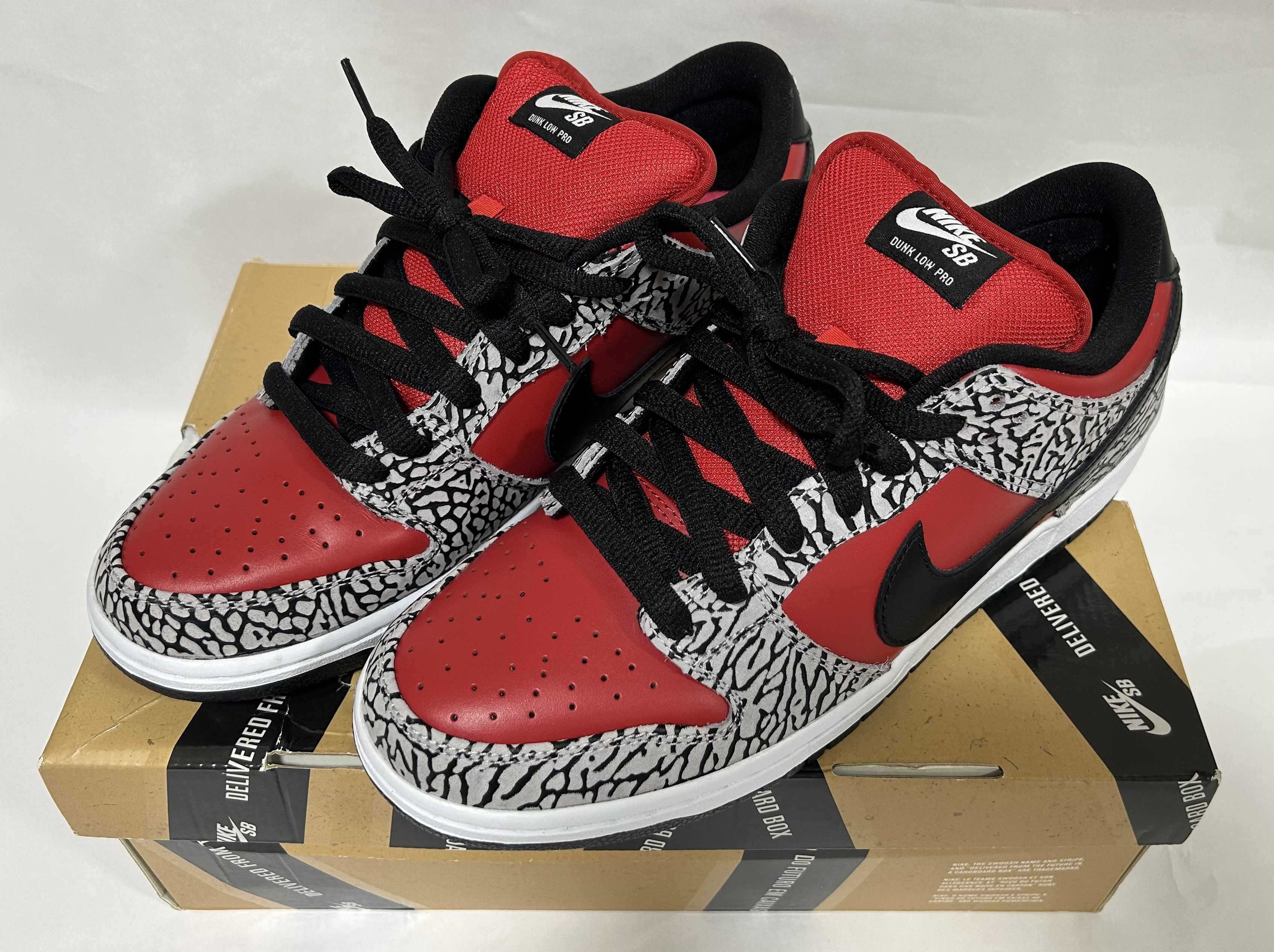 Supreme × Nike SB Dunk Low "Red Cement"(2012)