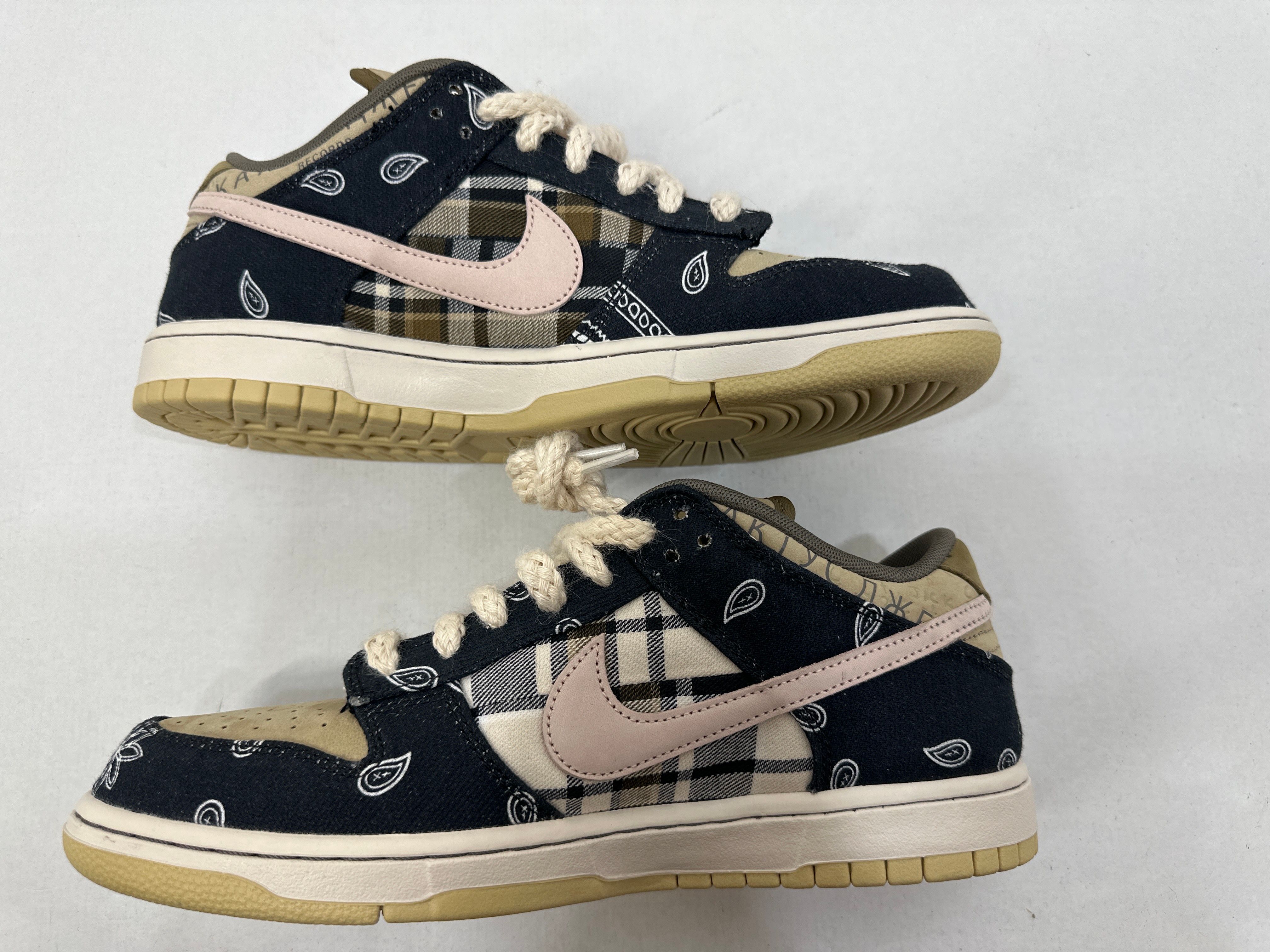 Travis Scott × Nike SB Dunk Low "Black/Parachute Beige"