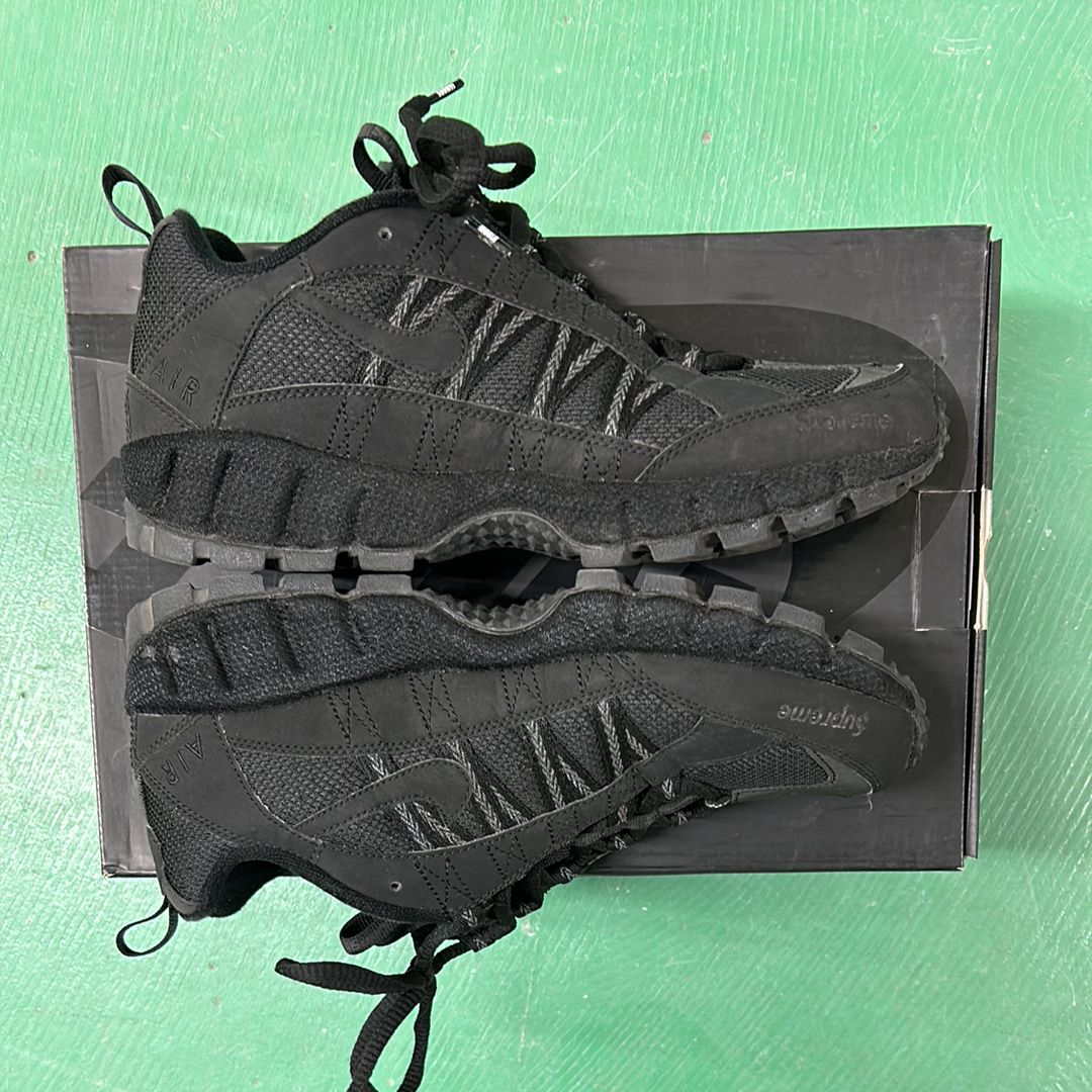 Supreme × Nike Air Humara "Black"