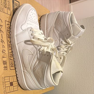 Nike Air Jordan 1 Mid "Triple White"