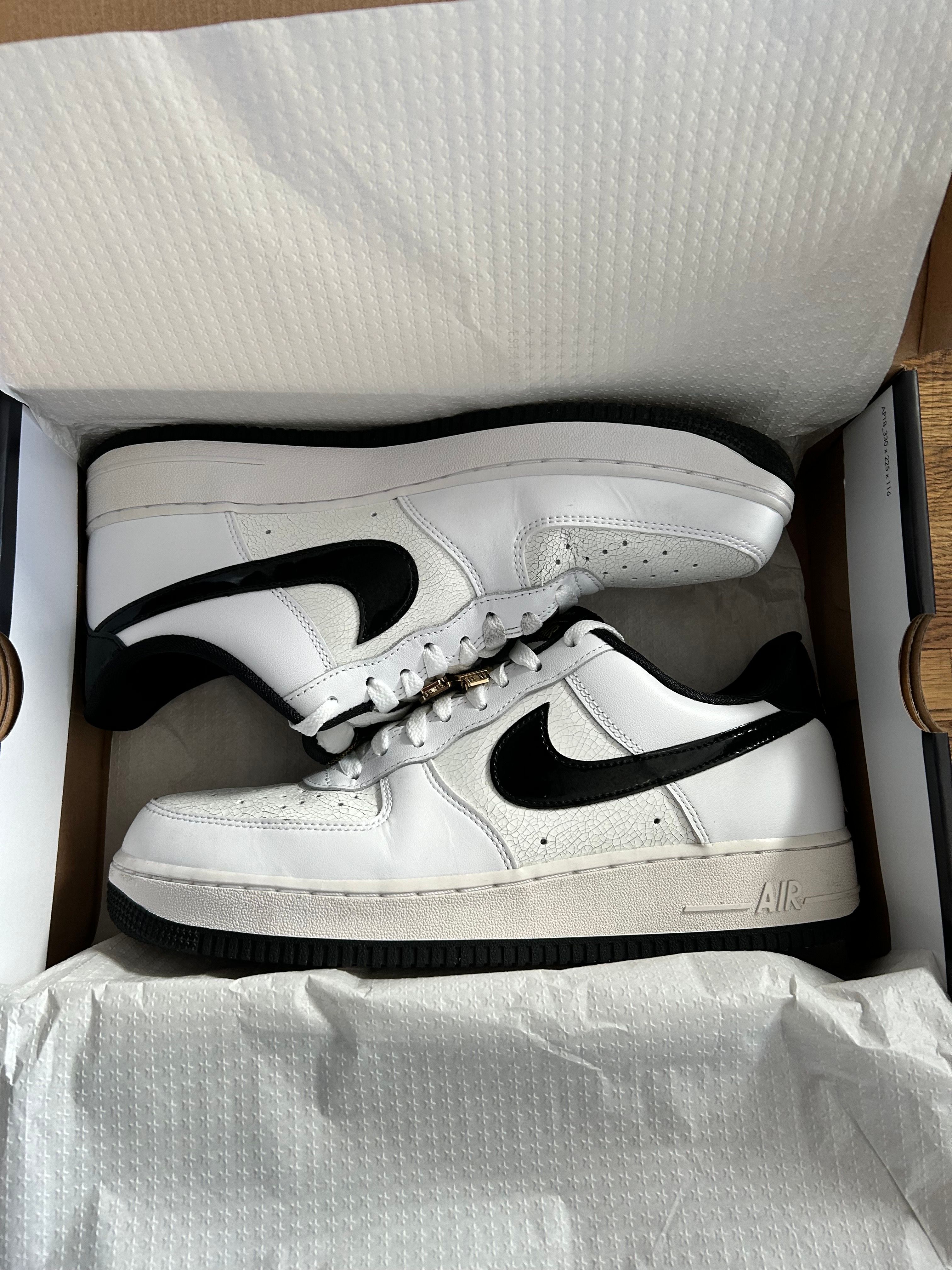 Nike Air Force 1 Low '07 LV8 "World Champ/White and Black"