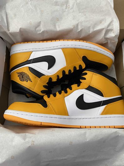 Nike Air Jordan 1 Mid "Taxi"