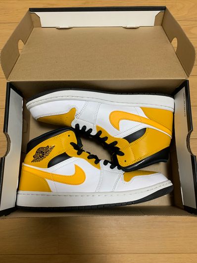 Nike Air Jordan 1 Mid "University Gold"