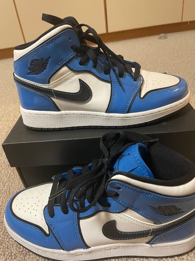 Nike GS Air Jordan 1 Mid SE "Signal Blue"