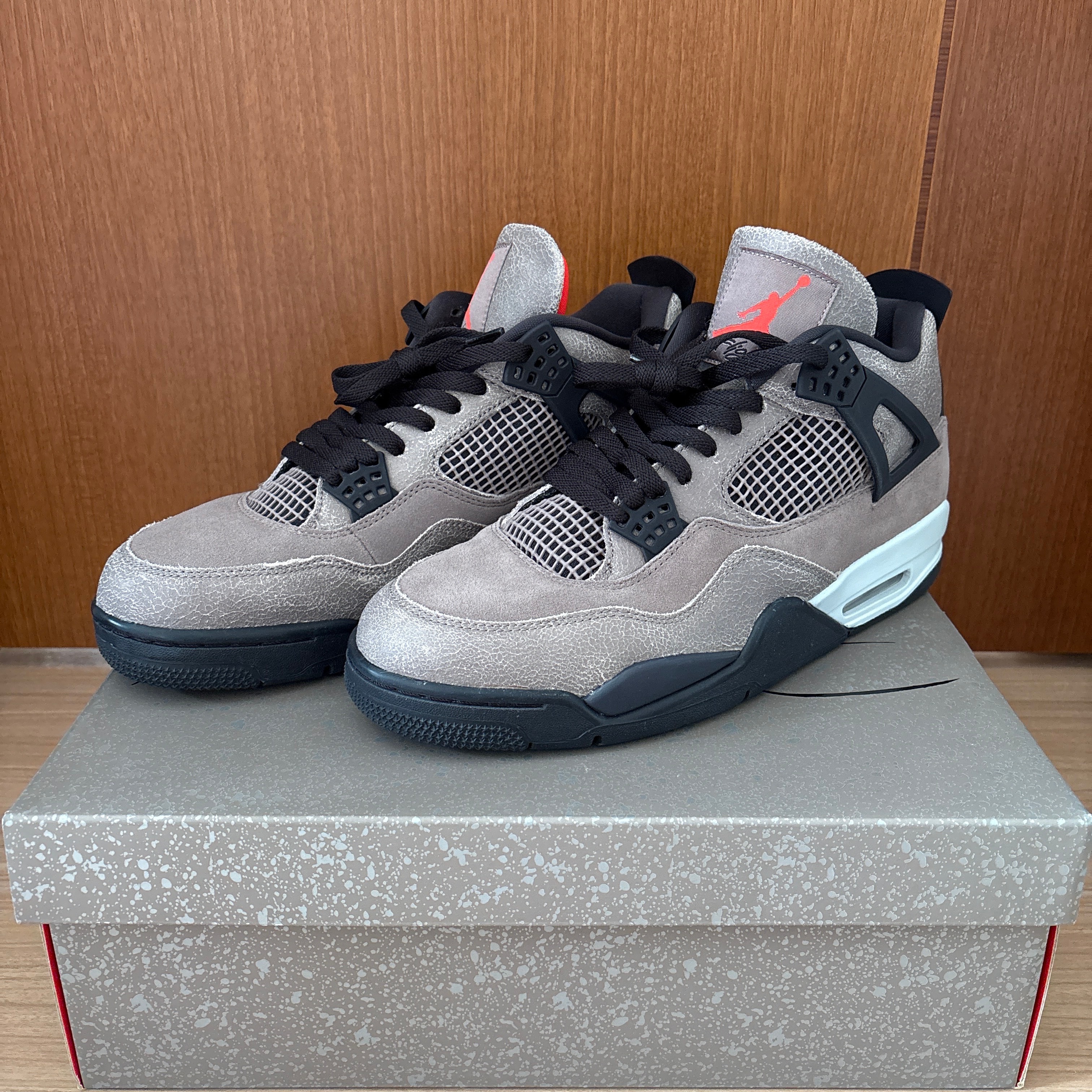 ナイキ エアジョーダン4 "トープヘイズ"