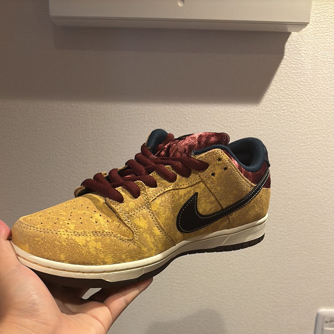 Nike SB Dunk Low Pro "City of Cinema/Celestial Gold and Dark Team Red"
