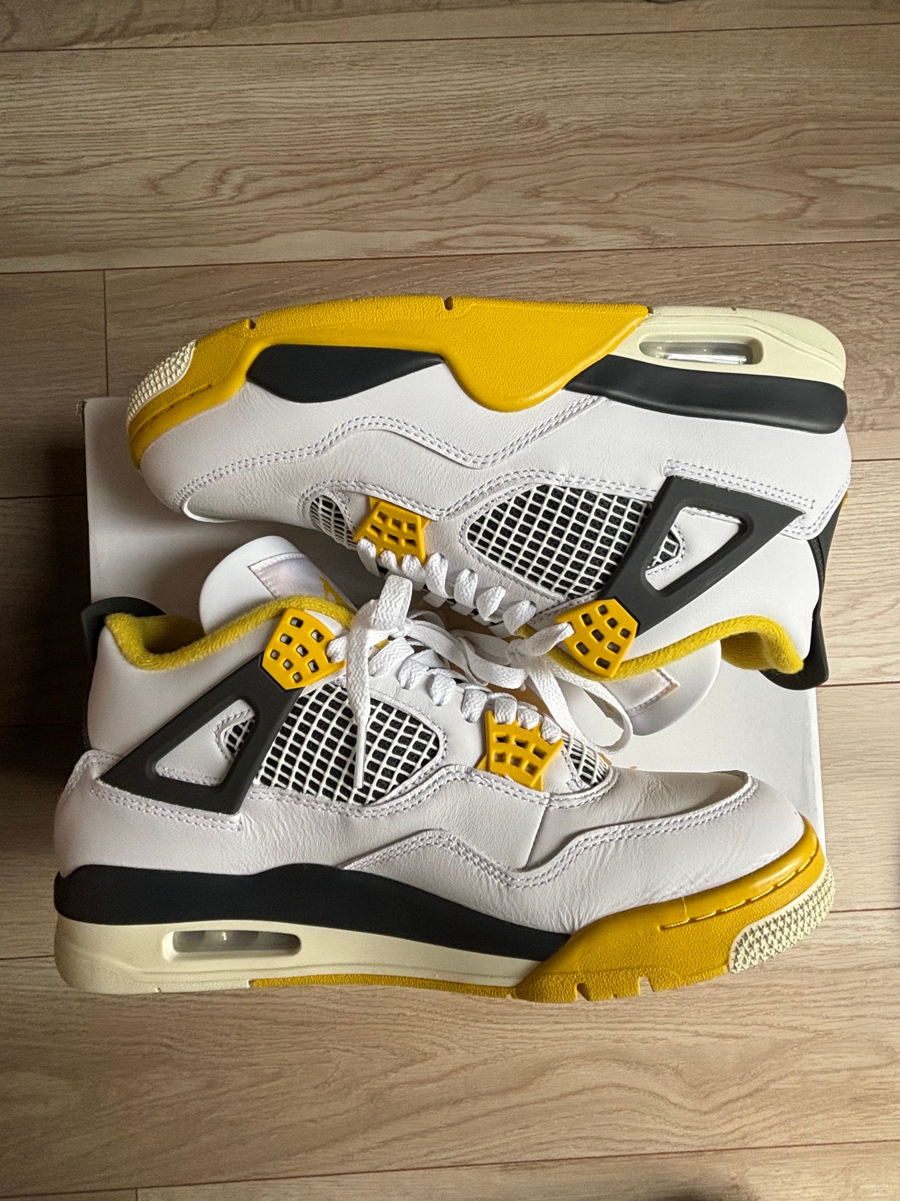 Nike Women's Air Jordan 4 Retro "Vivid Sulfur"