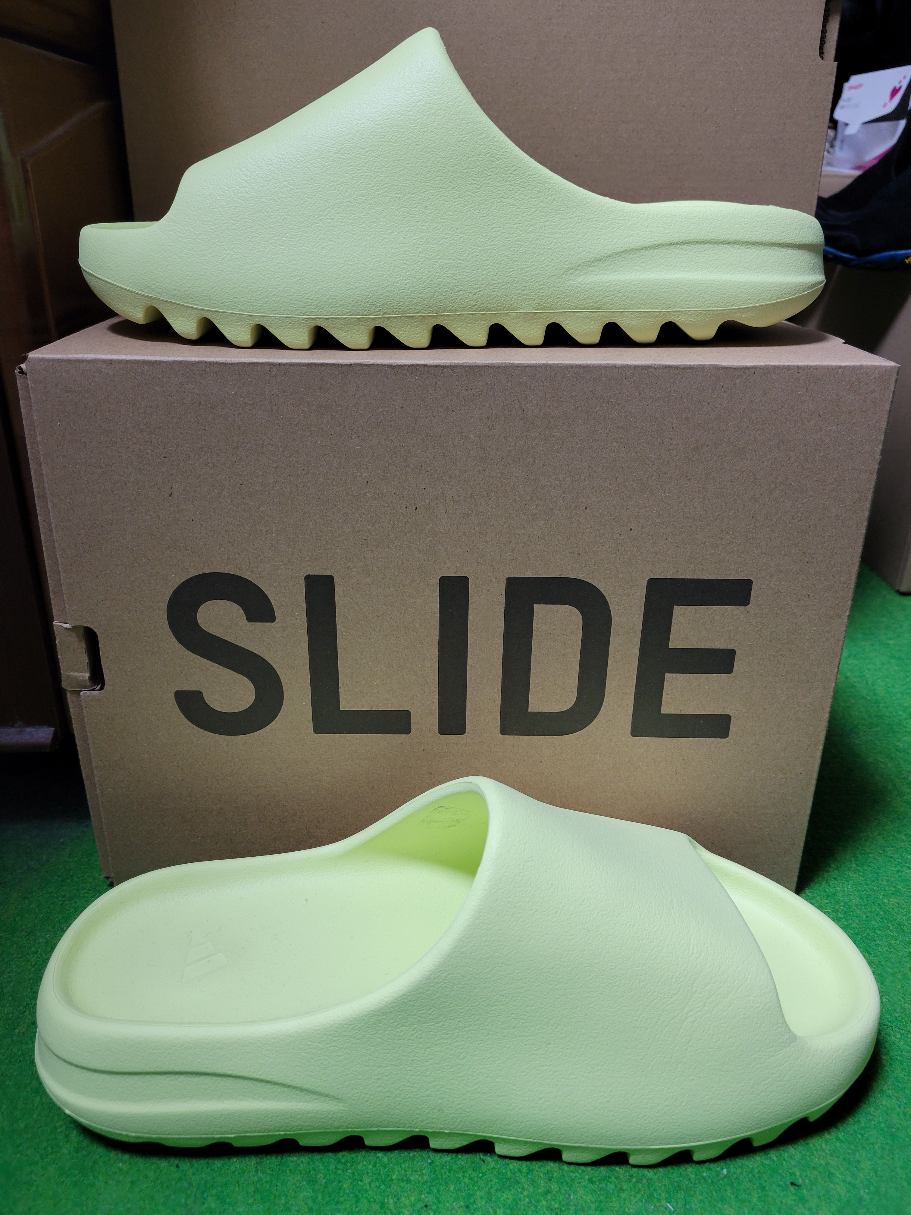 adidas YEEZY Slide "Glow Green"