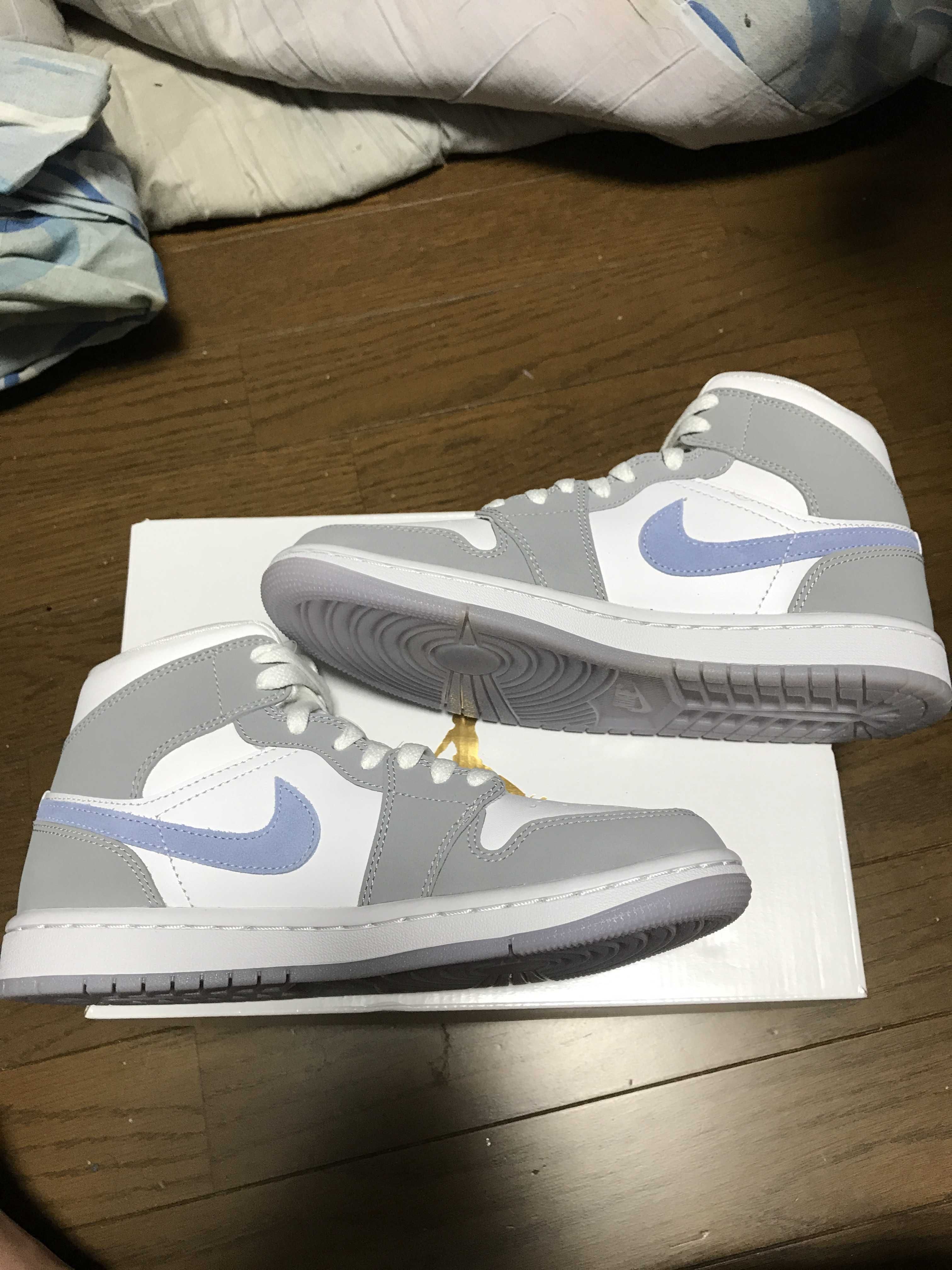Nike Women's Air Jordan 1 Mid "Wolf Grey"