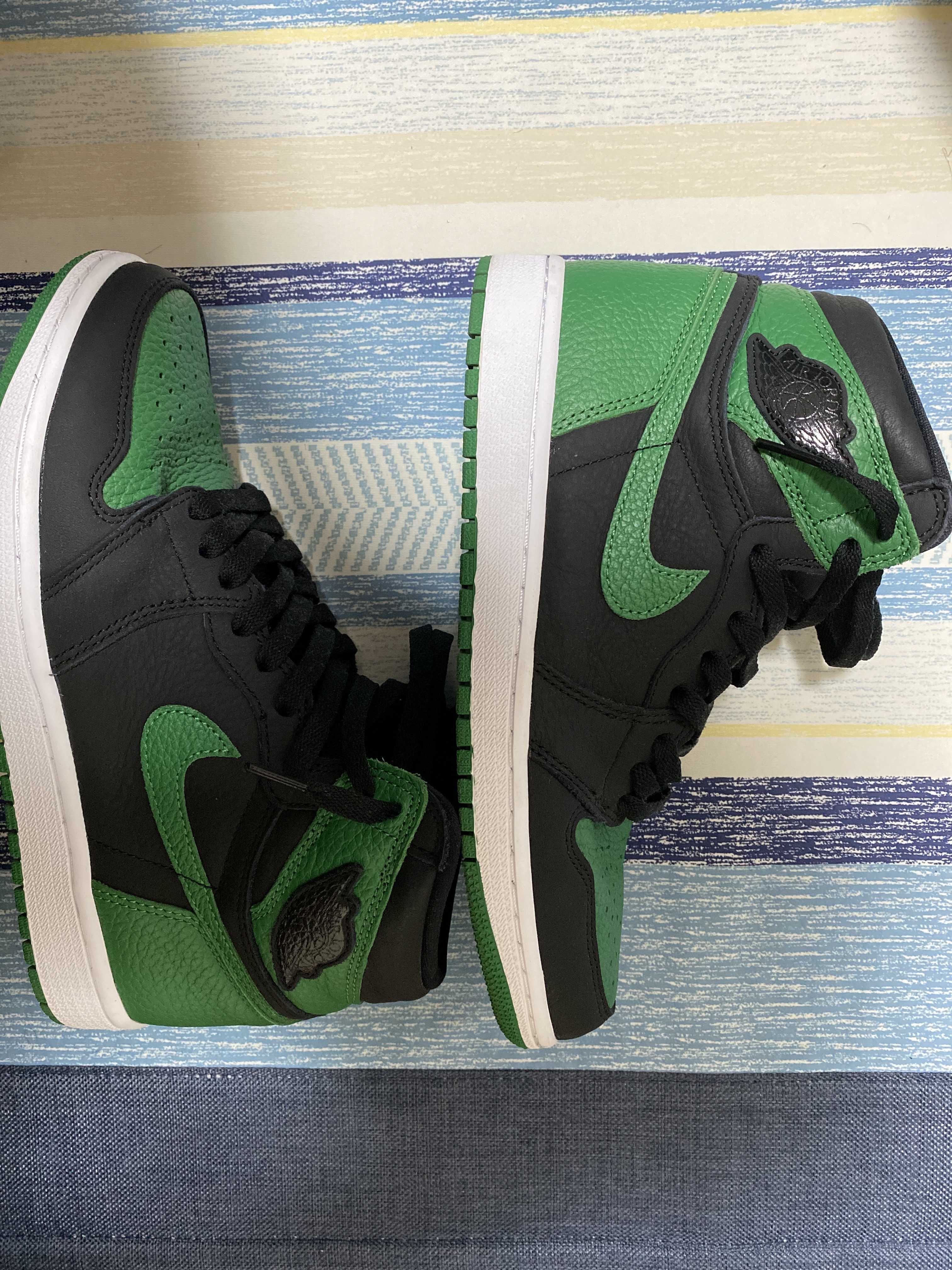 Nike Air Jordan 1 Retro High OG "Black/Pine Green" (2020)