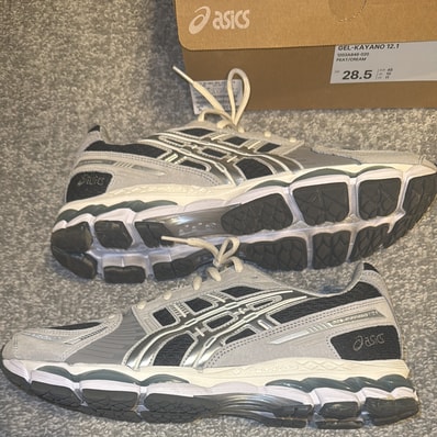 KITH Ronnie Fieg × Asics Gel-Kayano 12.1 "Peat/Cream/Black"