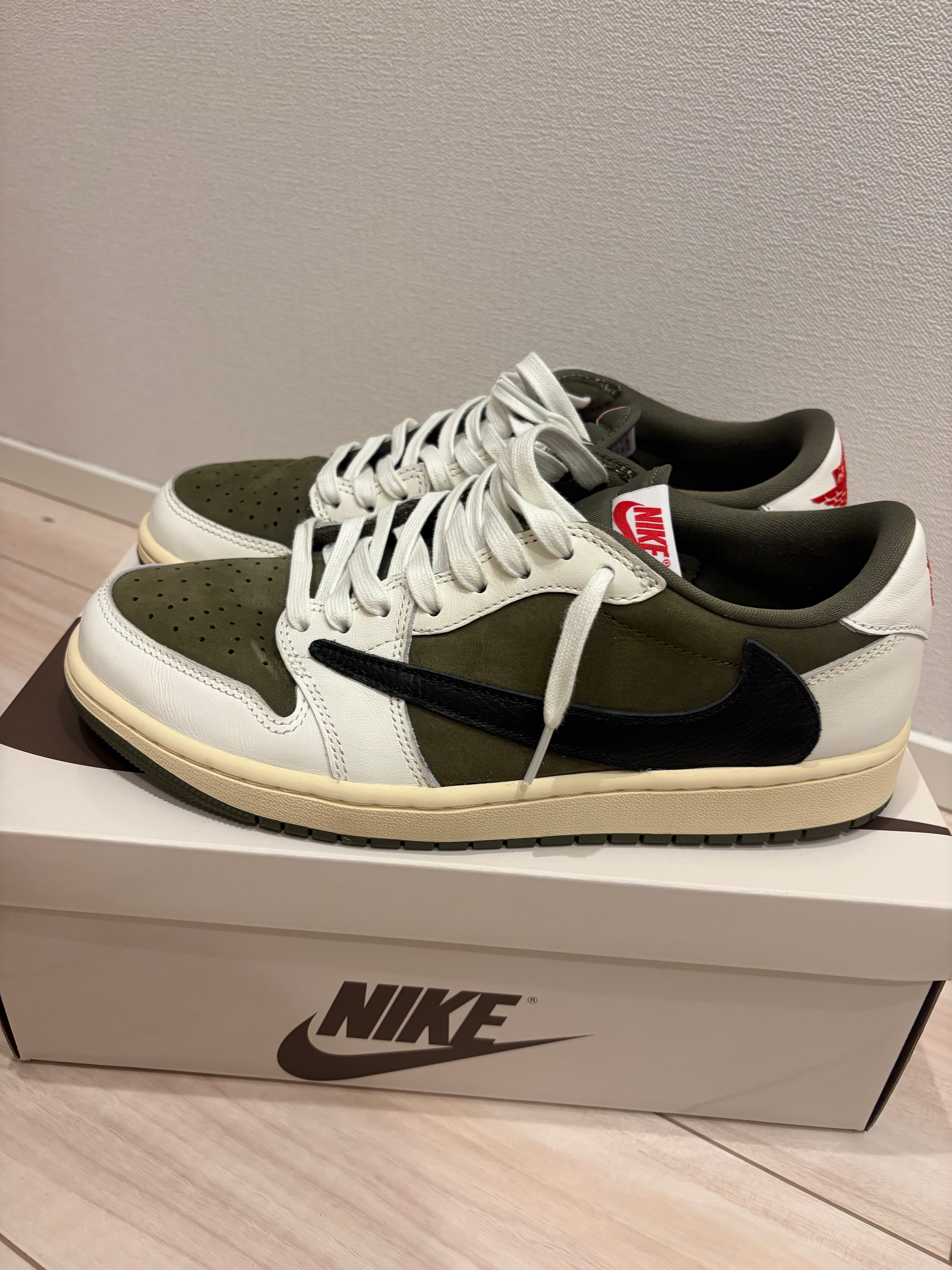 トラヴィススコット × ナイキ エアジョーダン1 ロー OG SP "リバースオリーブ"