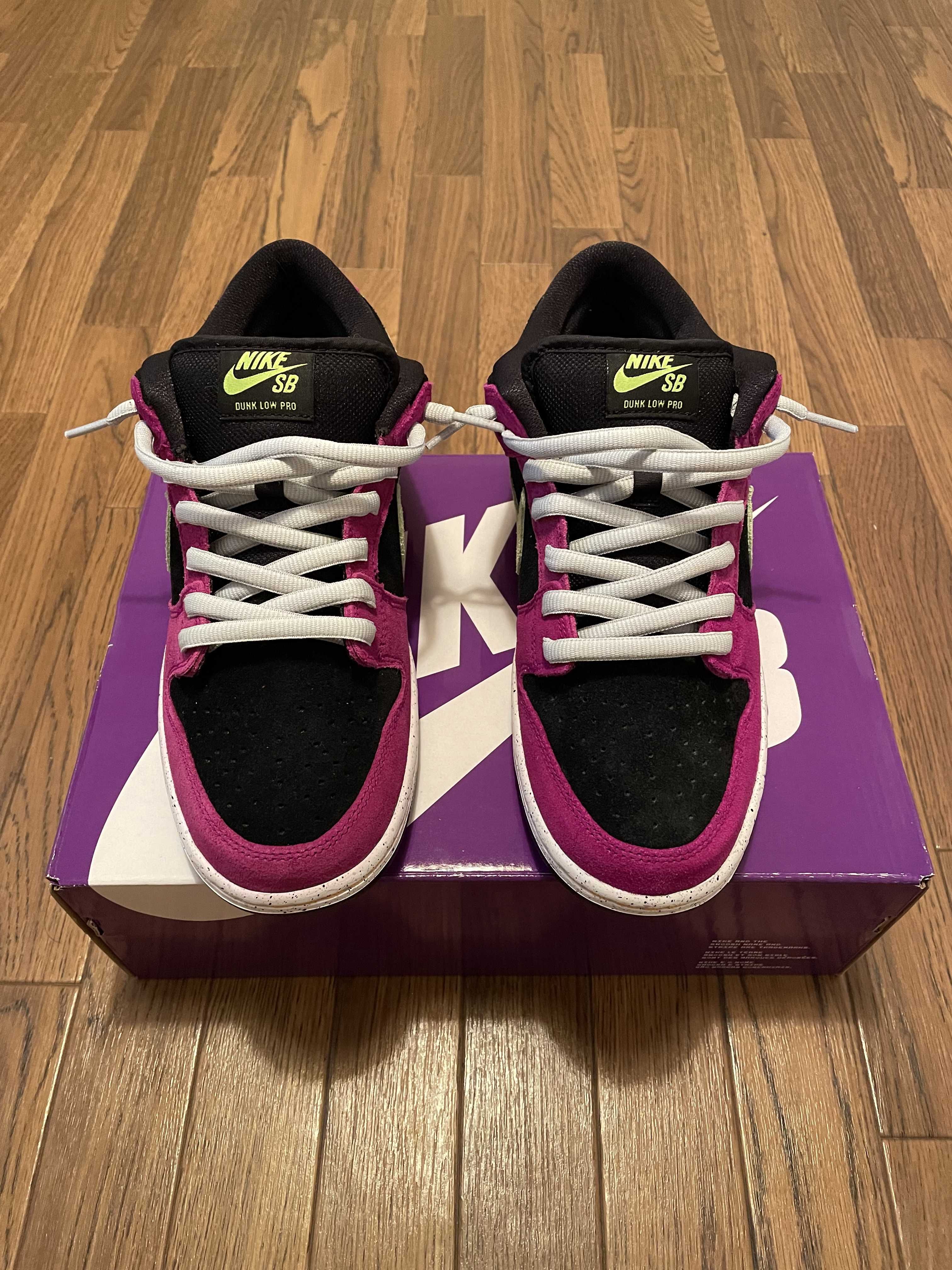 Nike SB Dunk Low "Red Plum"