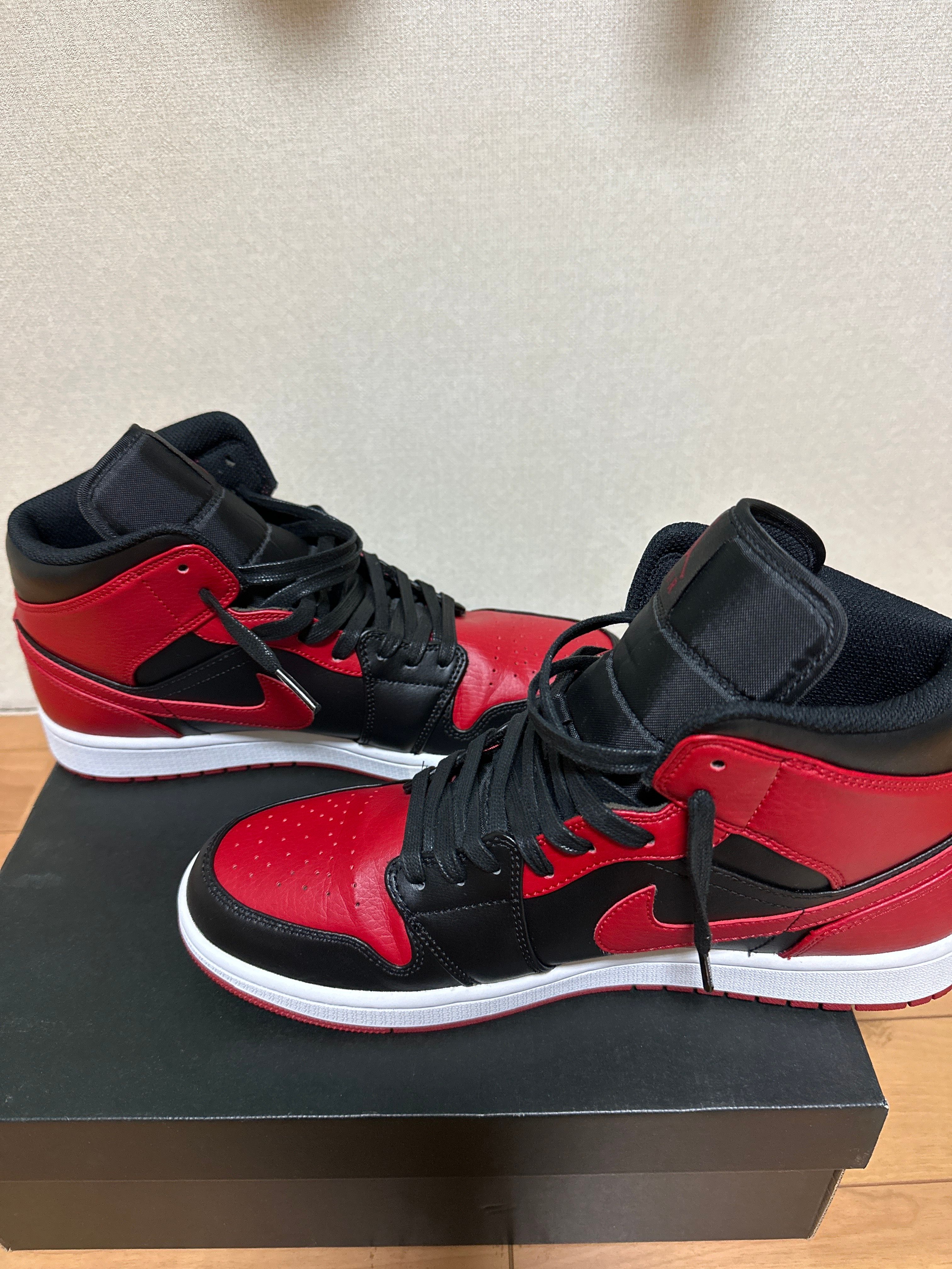Nike Air Jordan 1 Mid "Bred"